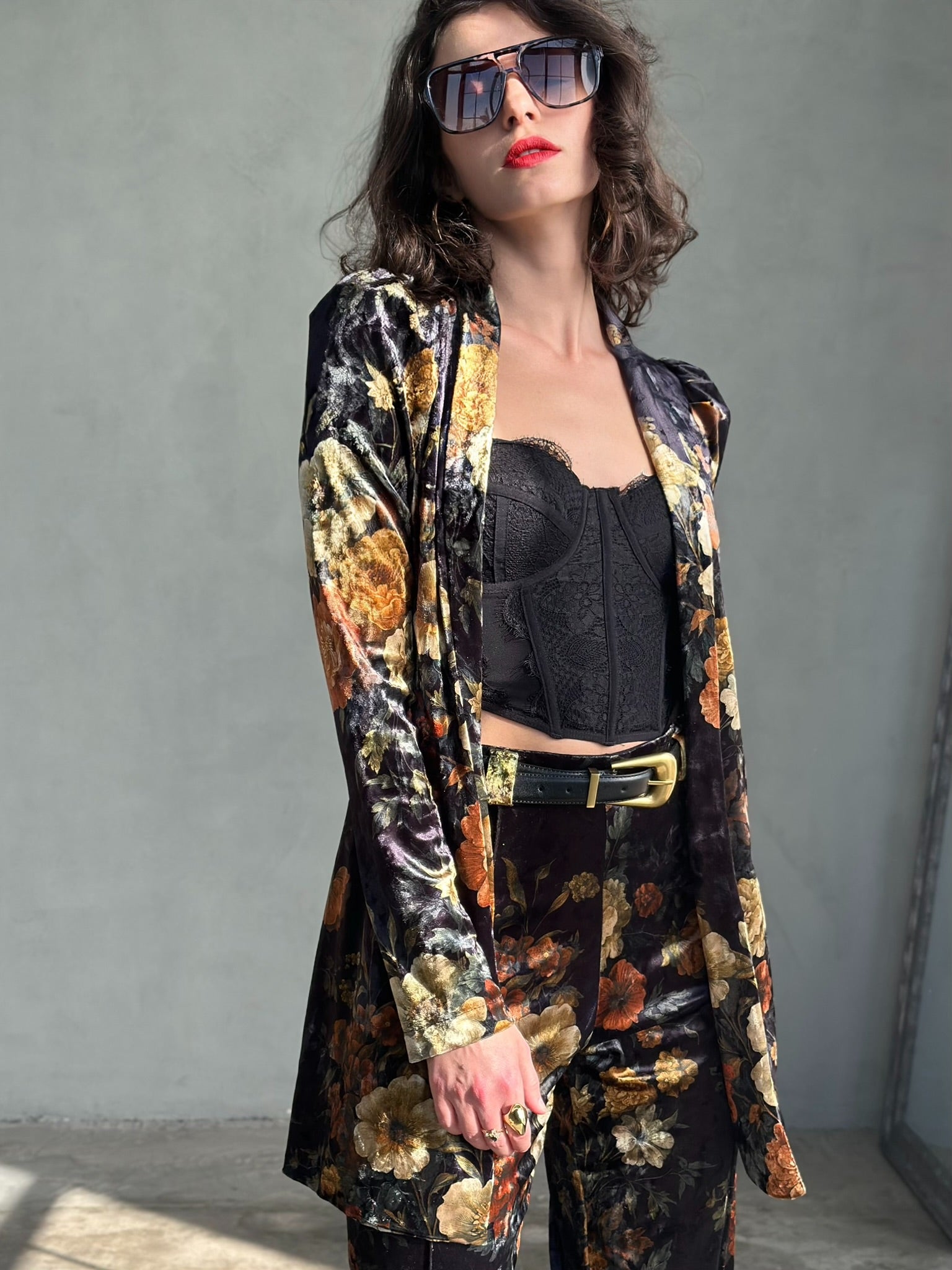 עליונית ברלין קטיפה - שחור פרחים ויקטוריאני