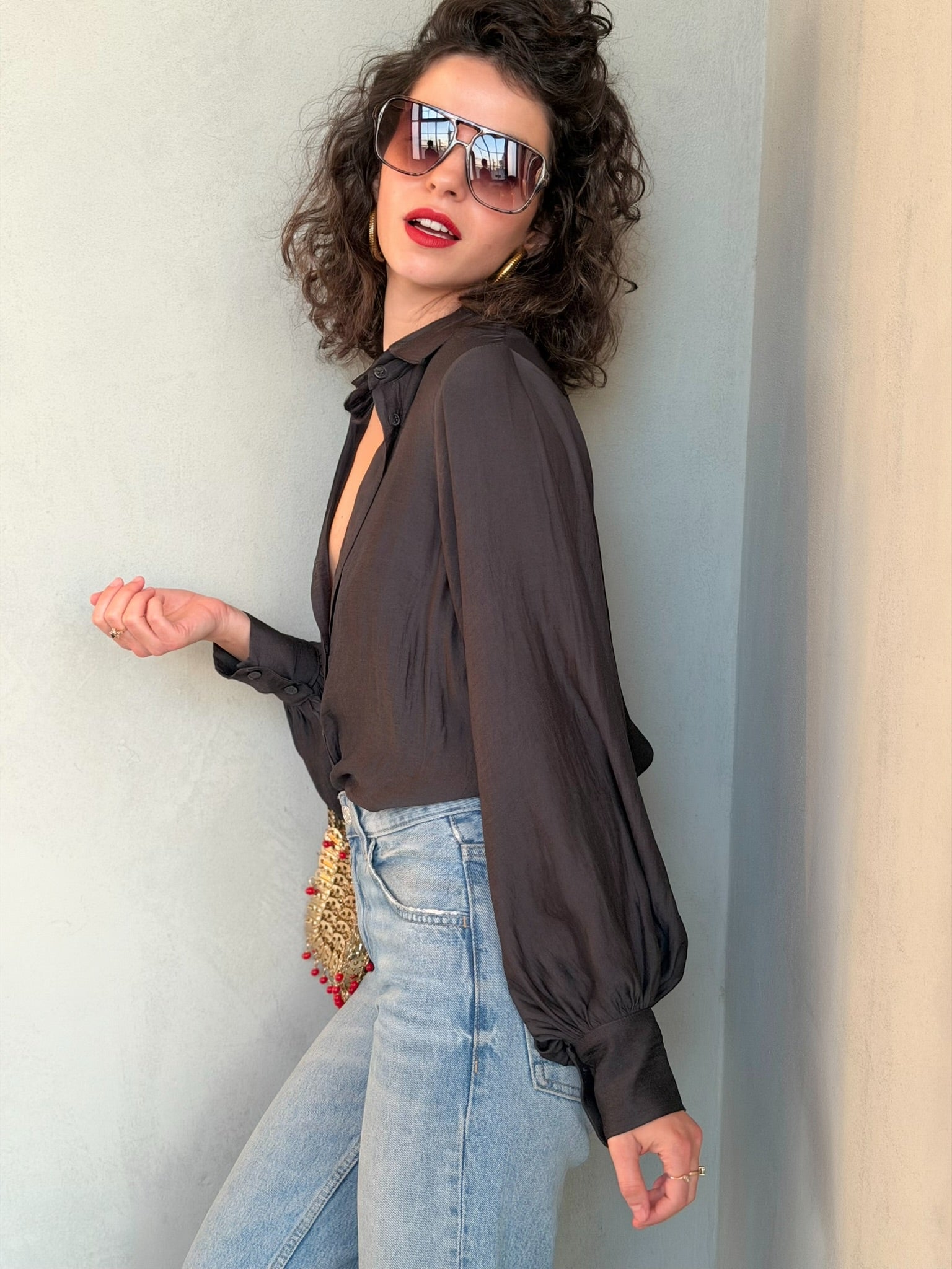 חולצת פריסיליה - שחור דהוי