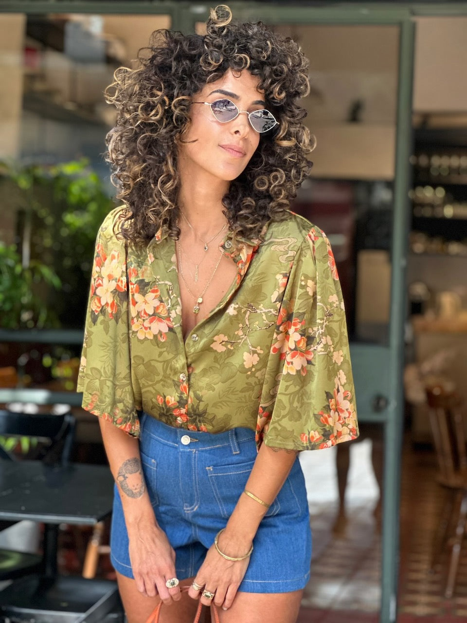 מכופתרת קמילה - ירוק פרחוני