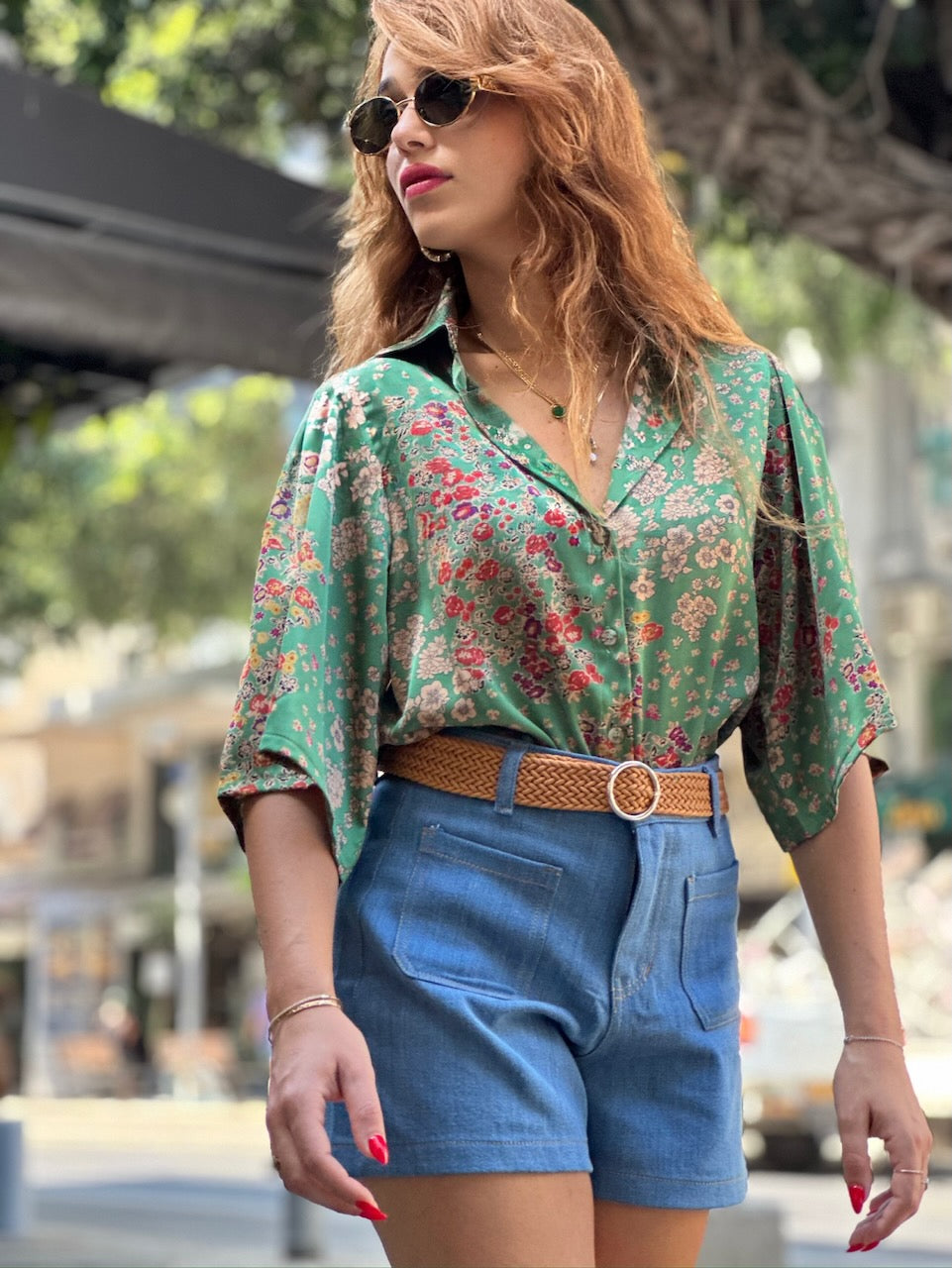מכופתרת קמילה - ירוק דשא פרחים קטנים