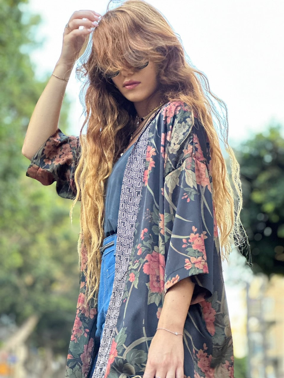 קימונו סאקורה - שחור דהוי פרחוני