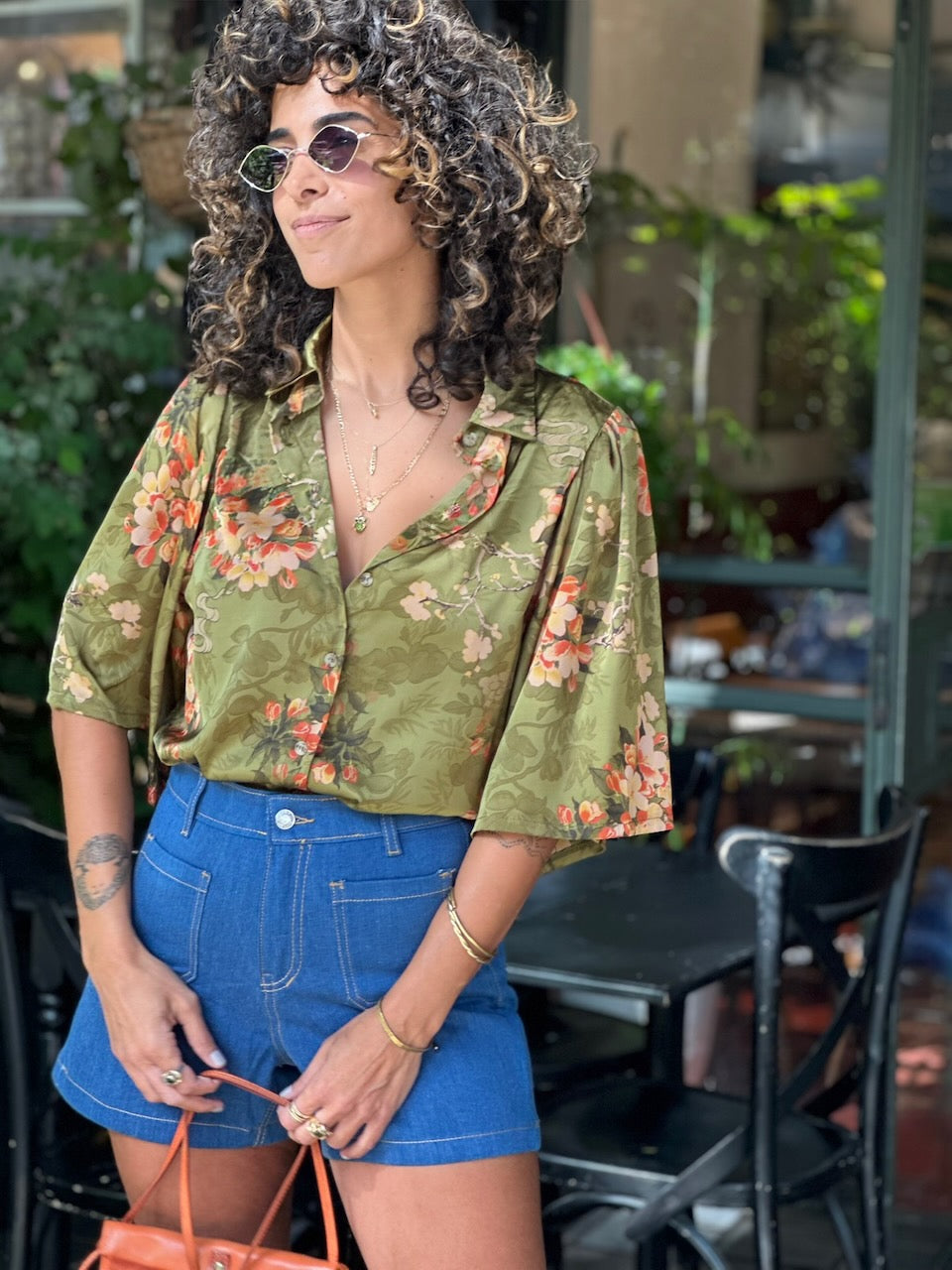 מכופתרת קמילה - ירוק פרחוני