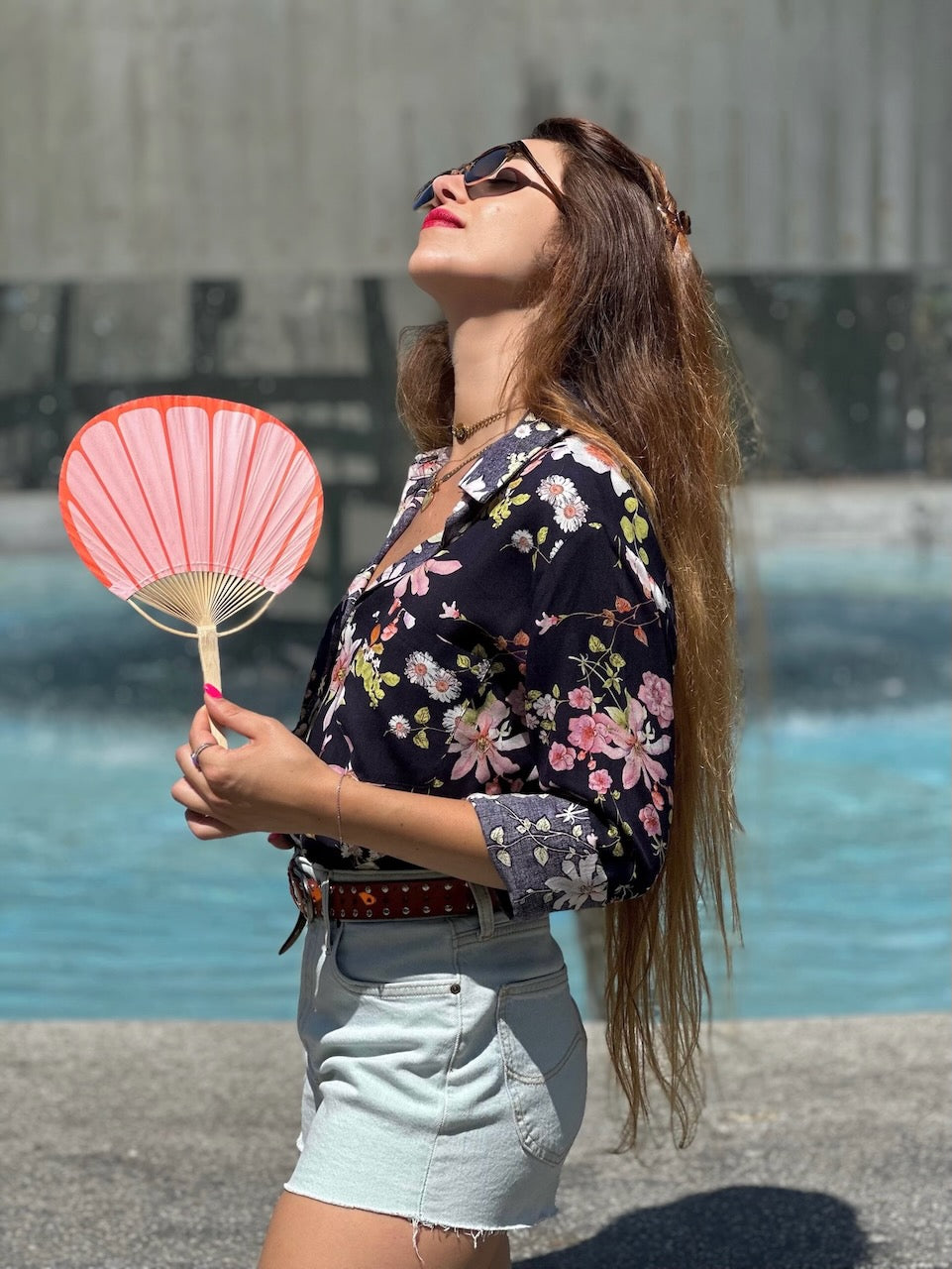חולצת ג׳ינה - כחול פרחוני