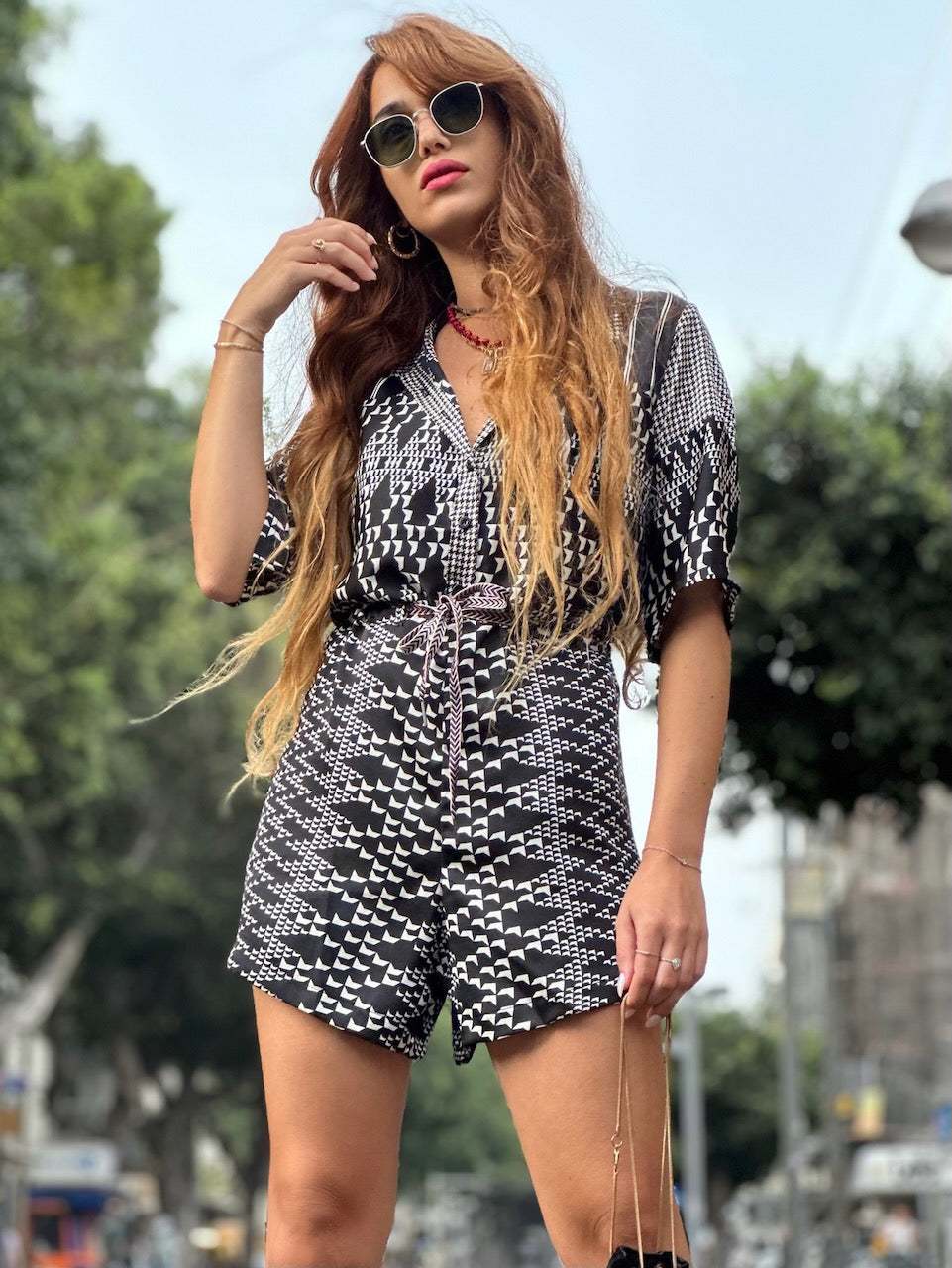 אוברול נסרין קצר - שחור לבן