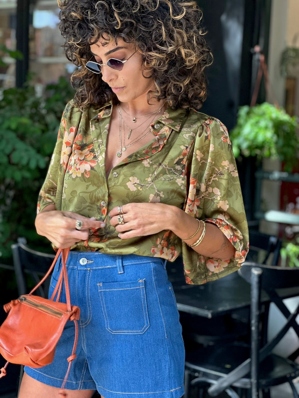 מכופתרת קמילה - ירוק פרחוני