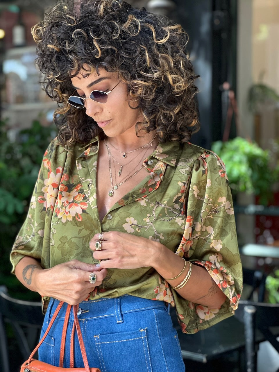 מכופתרת קמילה - ירוק פרחוני
