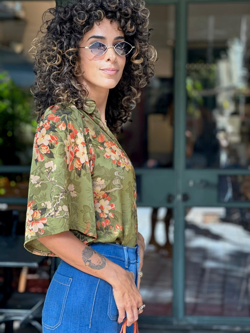 מכופתרת קמילה - ירוק פרחוני