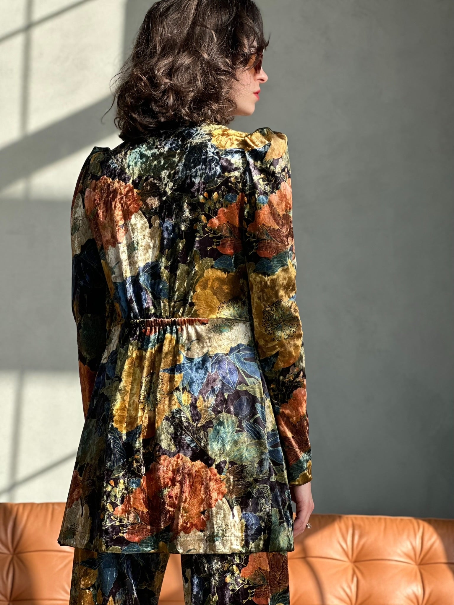 עליונית ברלין קטיפה שבורה - פרחים גדולים