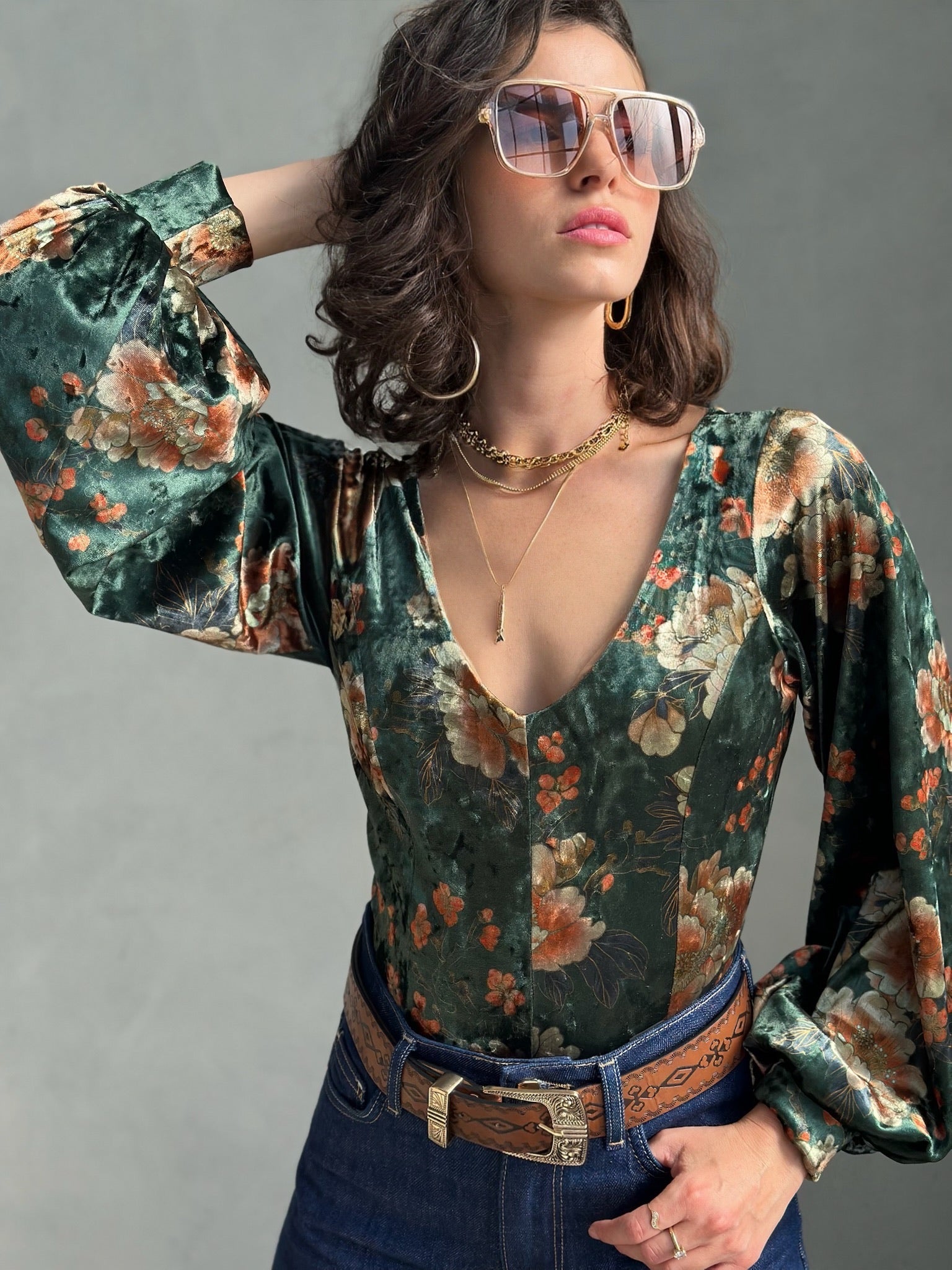 חולצת סופיה קטיפה פרינט ירוק בקבוק פרחוני