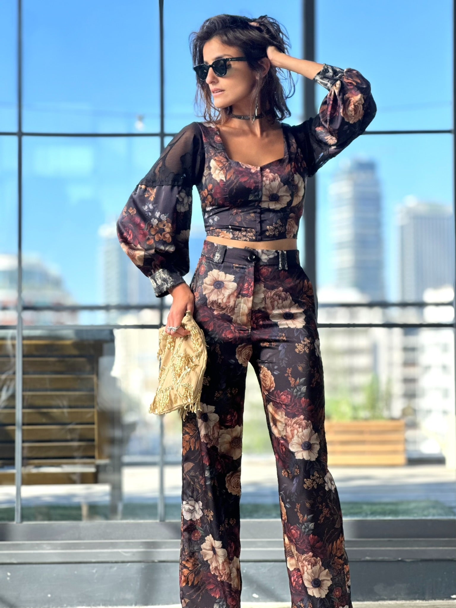 מכנסי ססילה - שחור פרחים ויקטוריאני