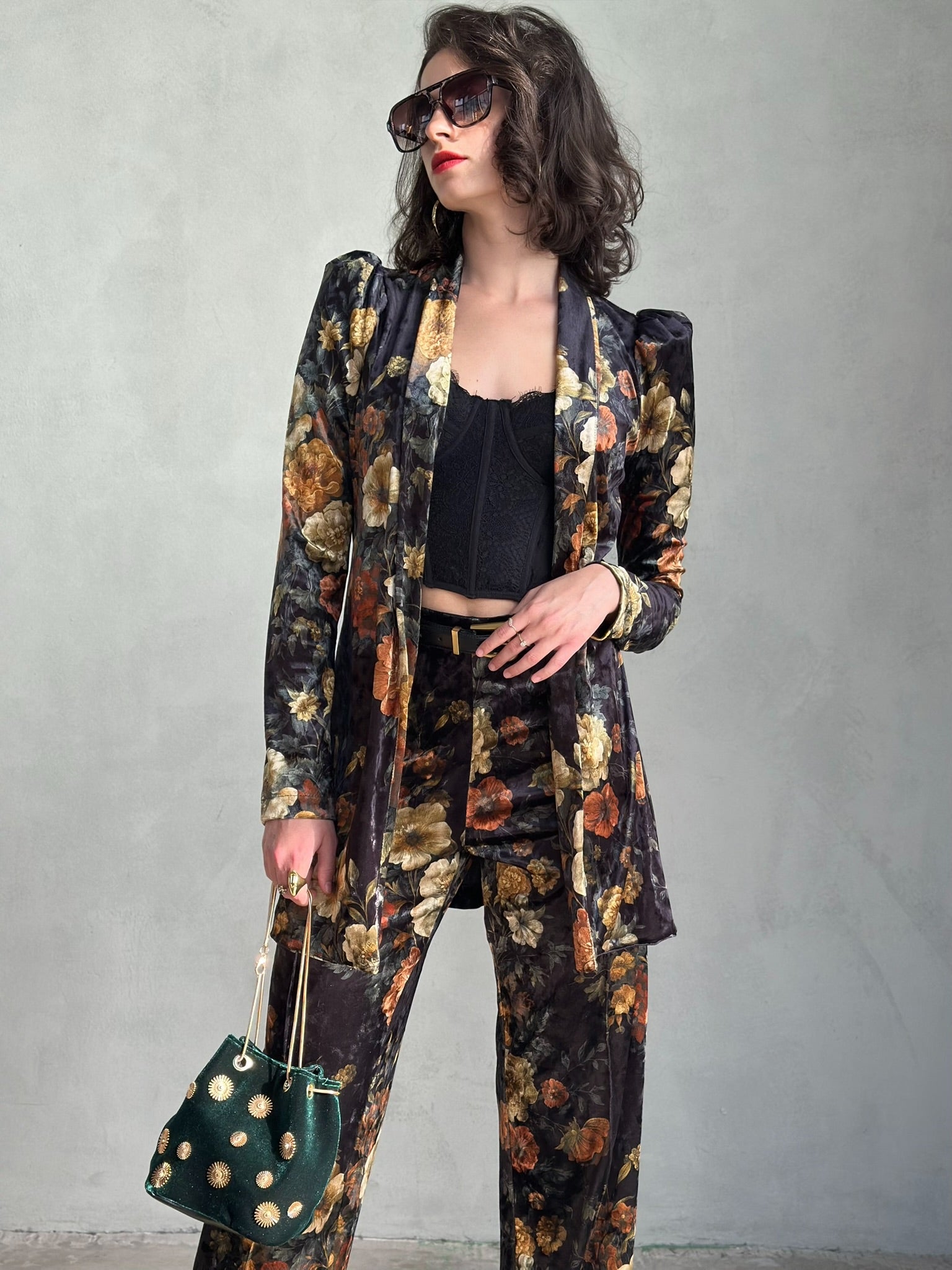 מכנסי ברלין - שחור פרחים ויקטוריאני