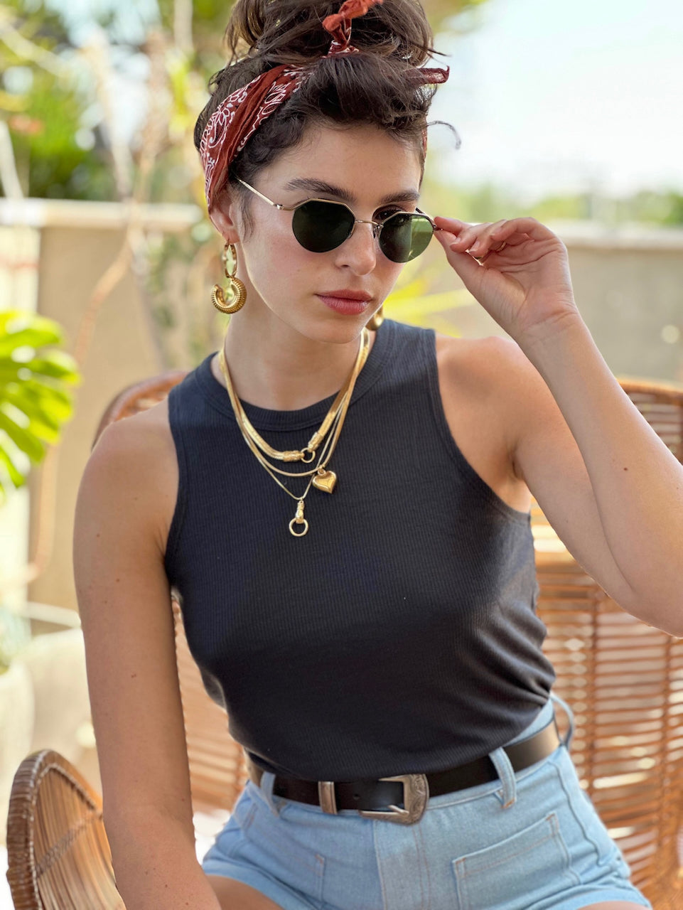 גופיית לילי - שחור דהוי