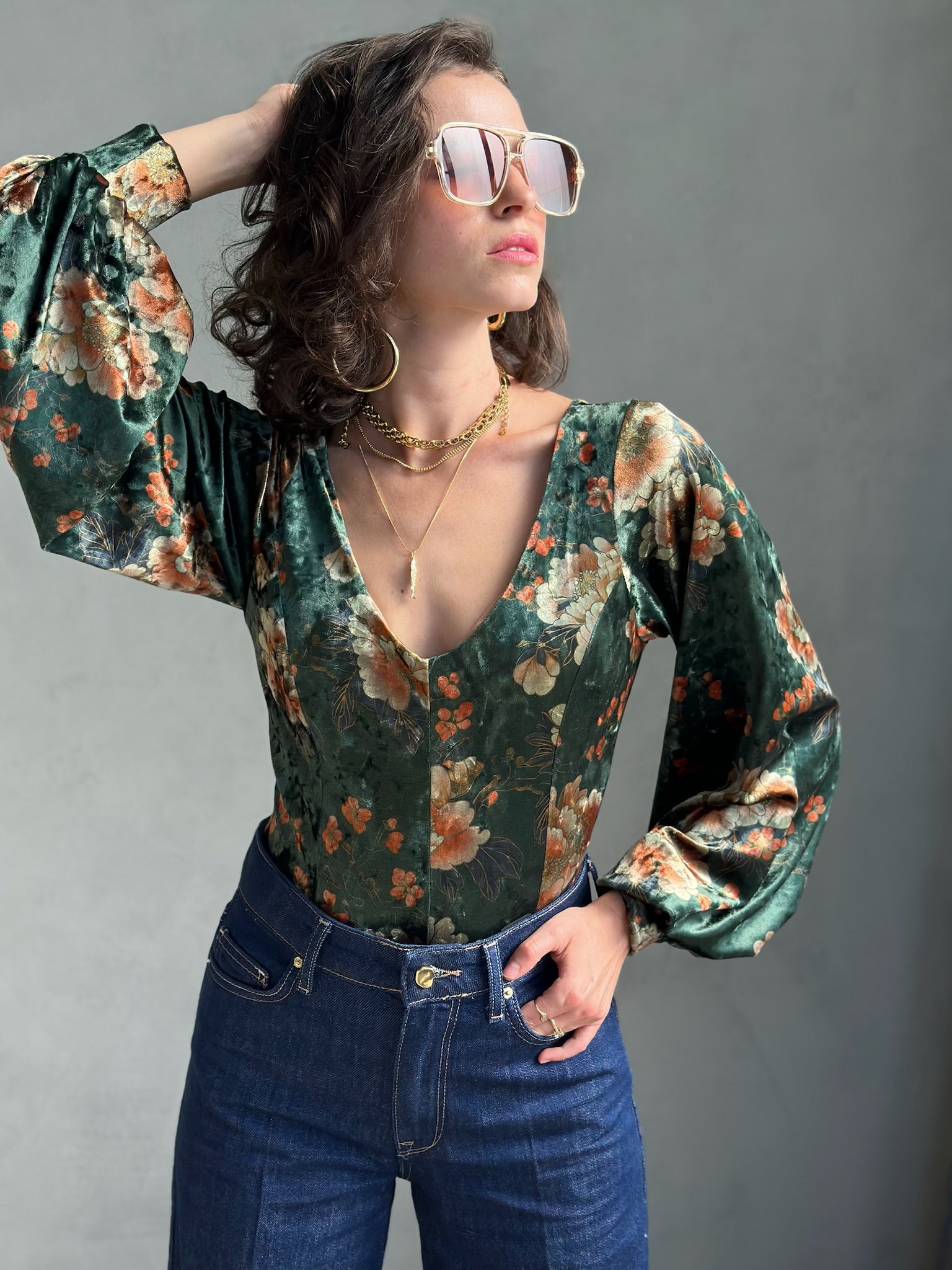 חולצת סופיה קטיפה פרינט ירוק בקבוק פרחוני