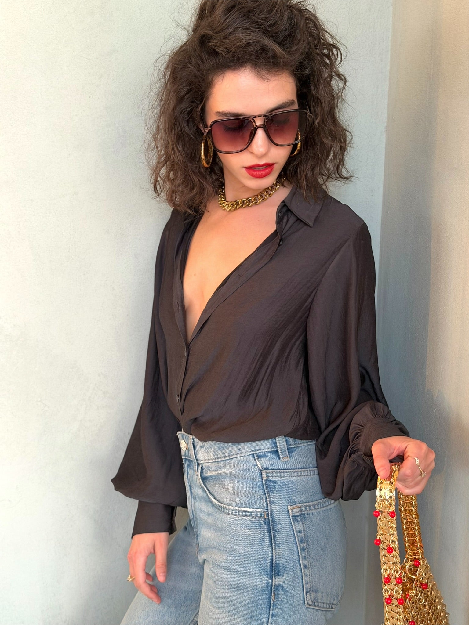 חולצת פריסיליה - שחור דהוי