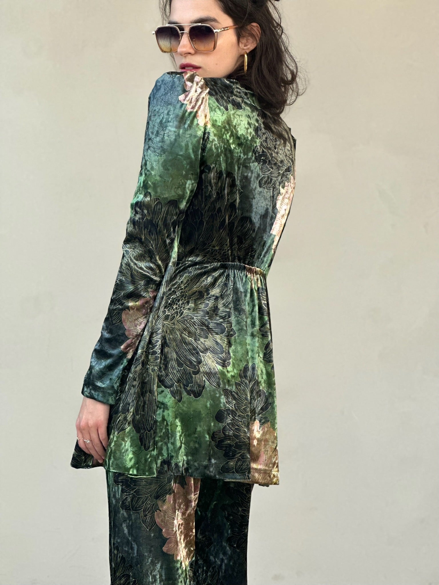 עליונית ברלין קטיפה שבורה - ירוק פרינט חרציות