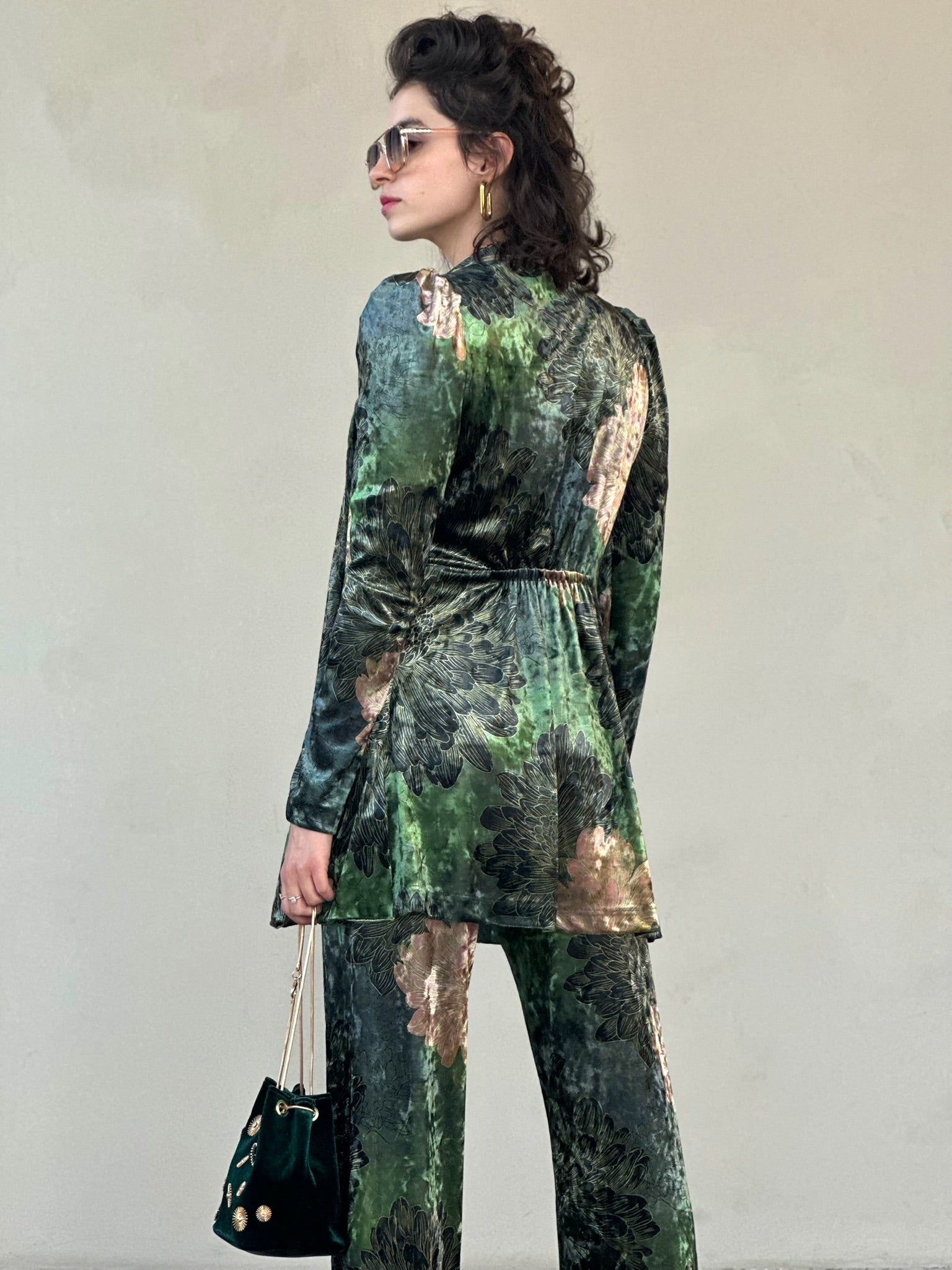 עליונית ברלין קטיפה שבורה - ירוק פרינט חרציות