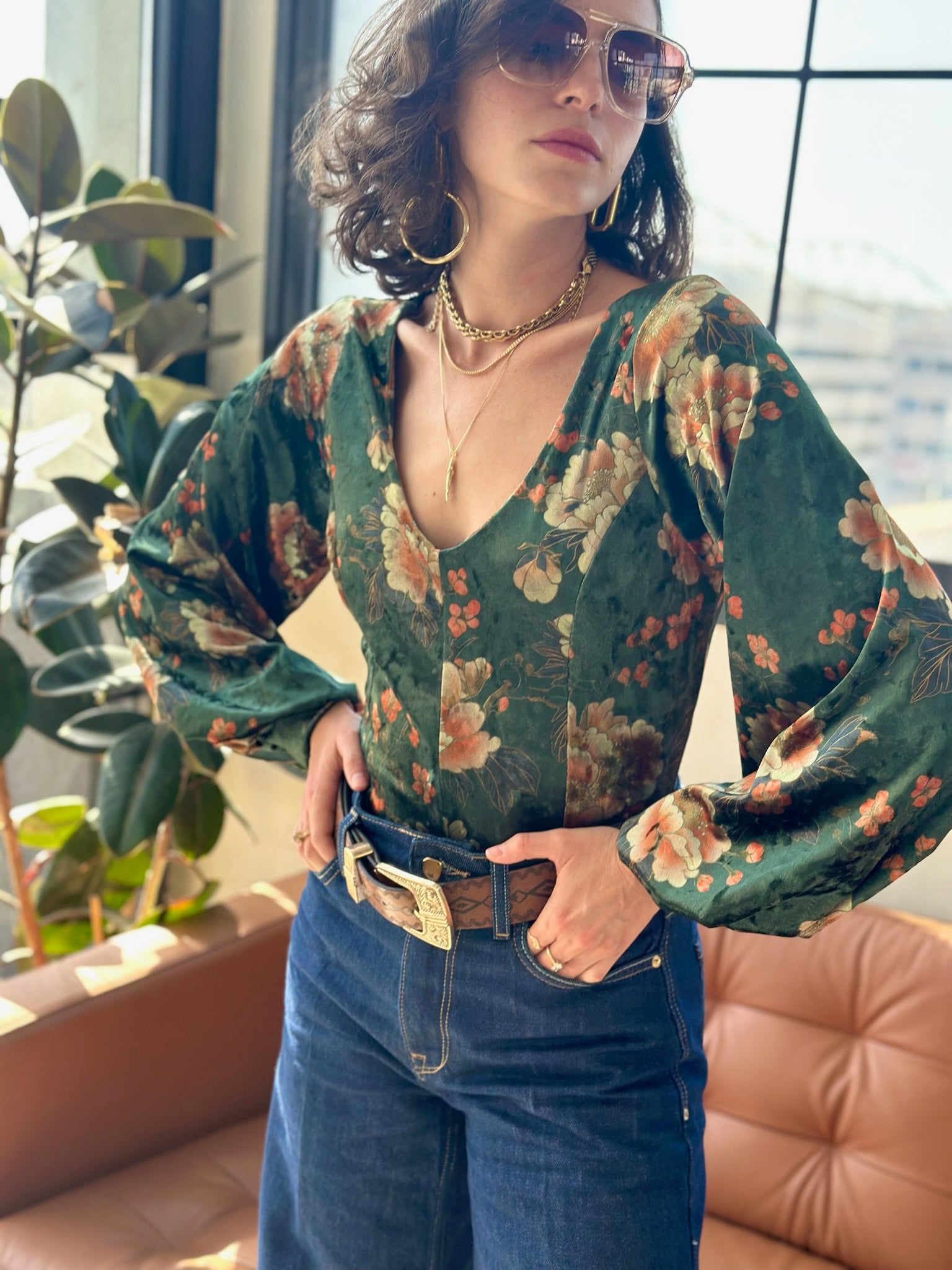 חולצת סופיה קטיפה פרינט ירוק בקבוק פרחוני