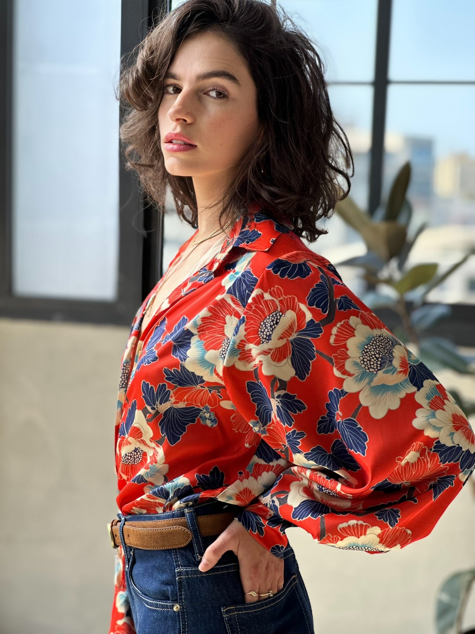 חולצת פריסיליה - אדום כתום פרחוני