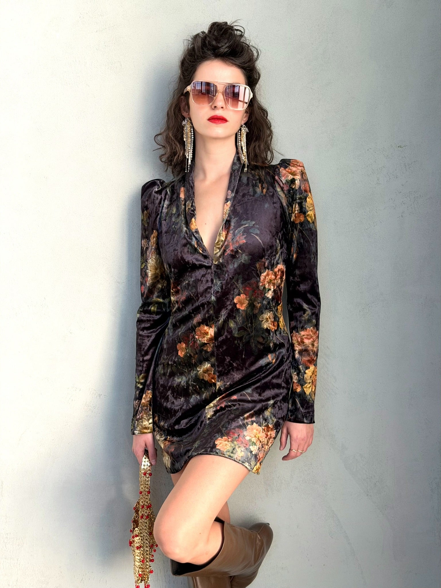 שמלת ברלין - שחור פרחים ויקטוריאני