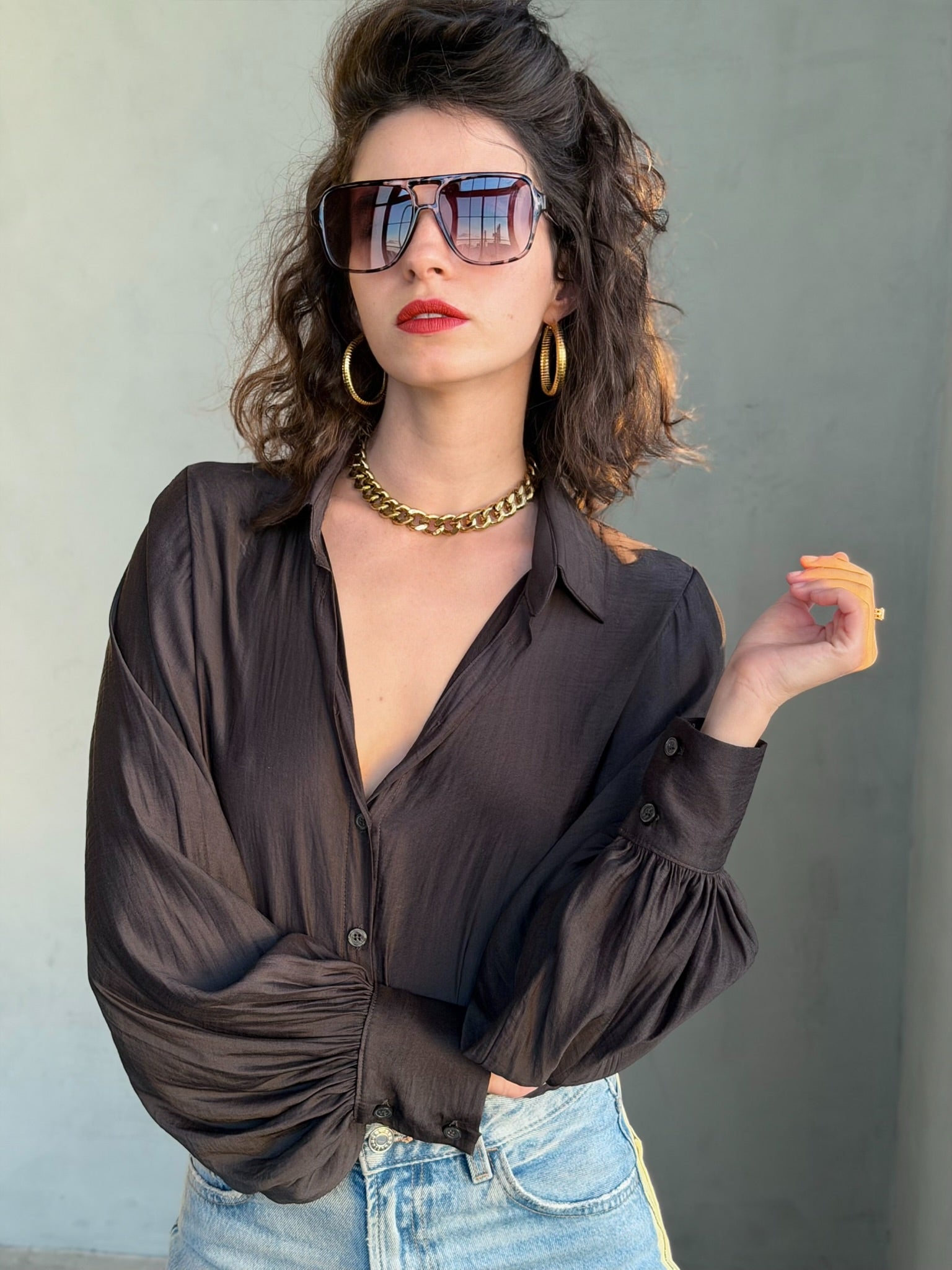 חולצת פריסיליה - שחור דהוי