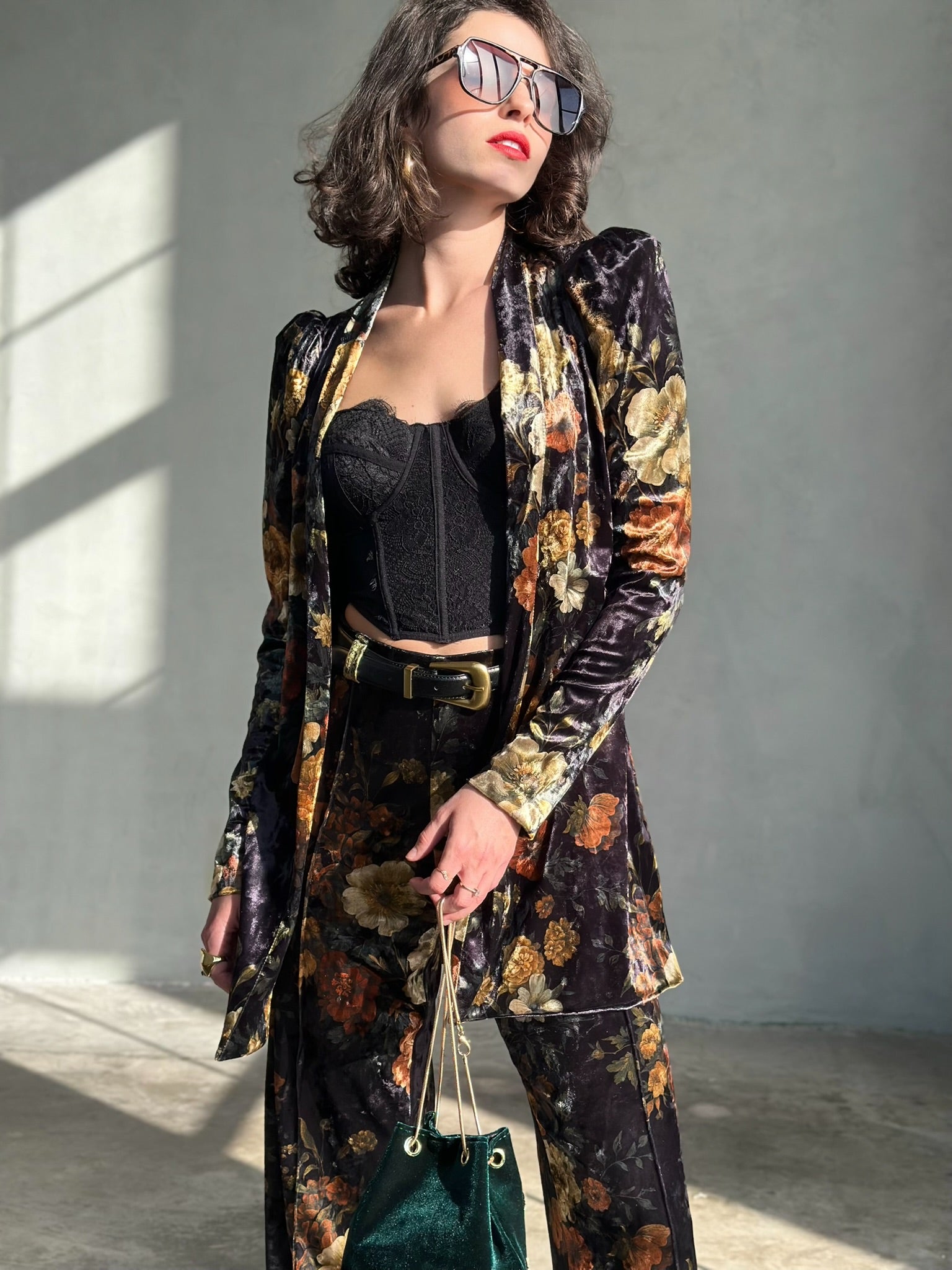 עליונית ברלין קטיפה - שחור פרחים ויקטוריאני