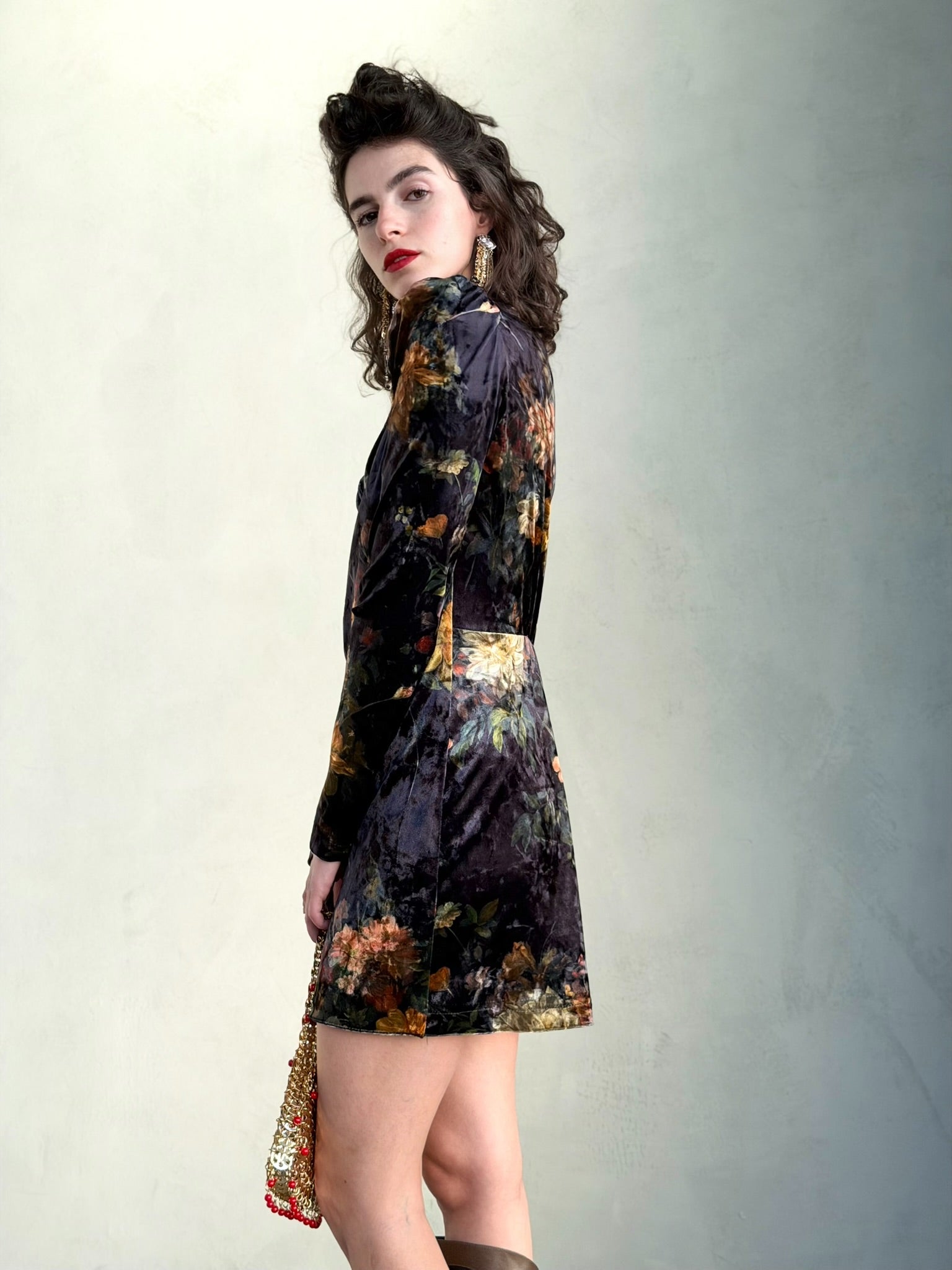 שמלת ברלין - שחור פרחים ויקטוריאני