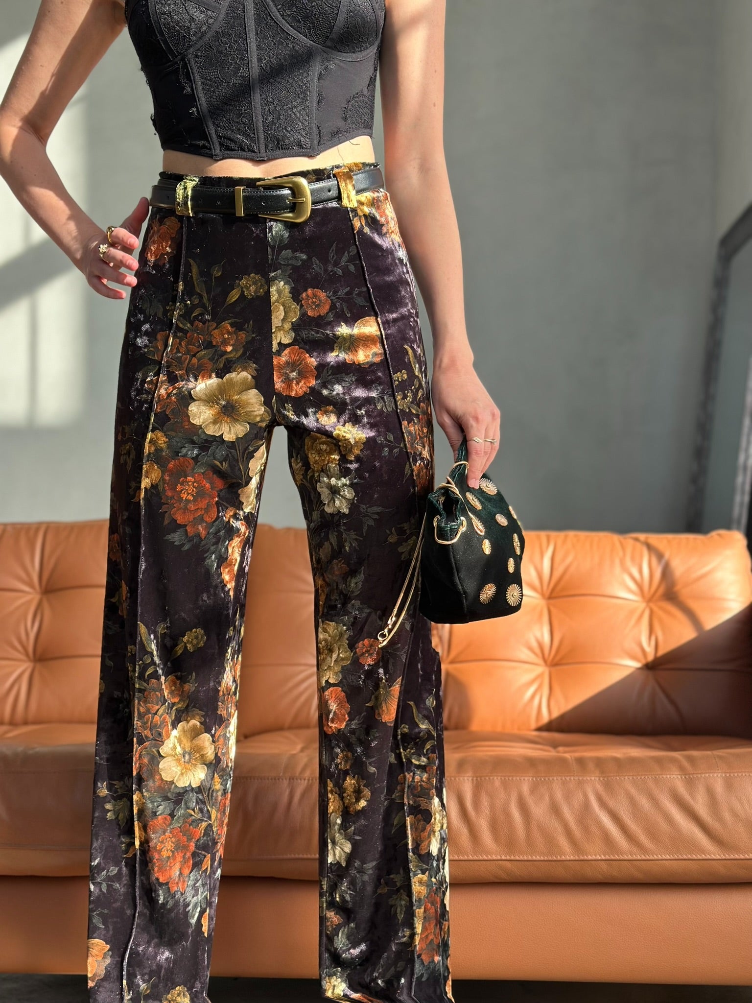 מכנסי ברלין - שחור פרחים ויקטוריאני