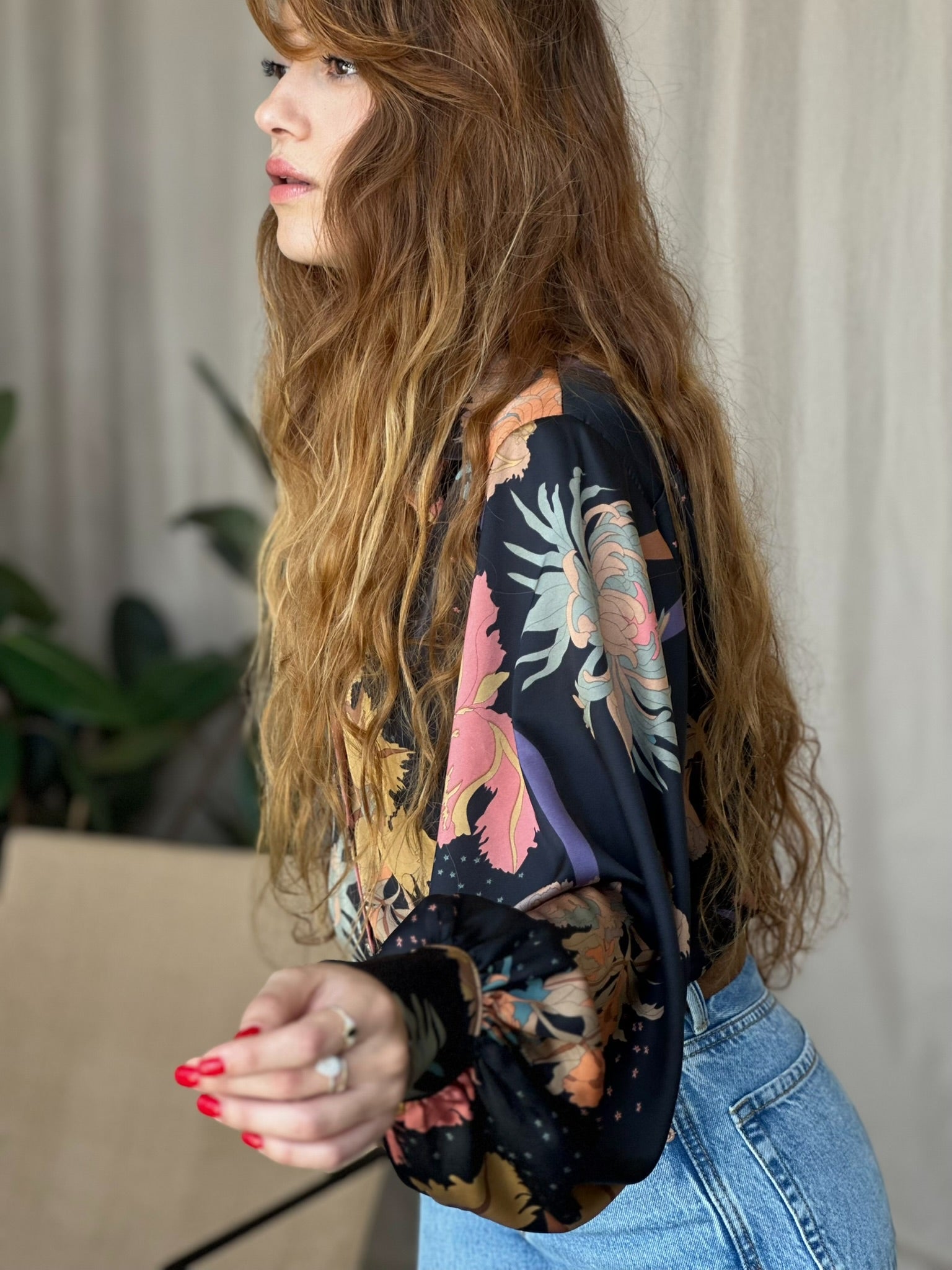 חולצת פריסיליה - שחור גלקטי