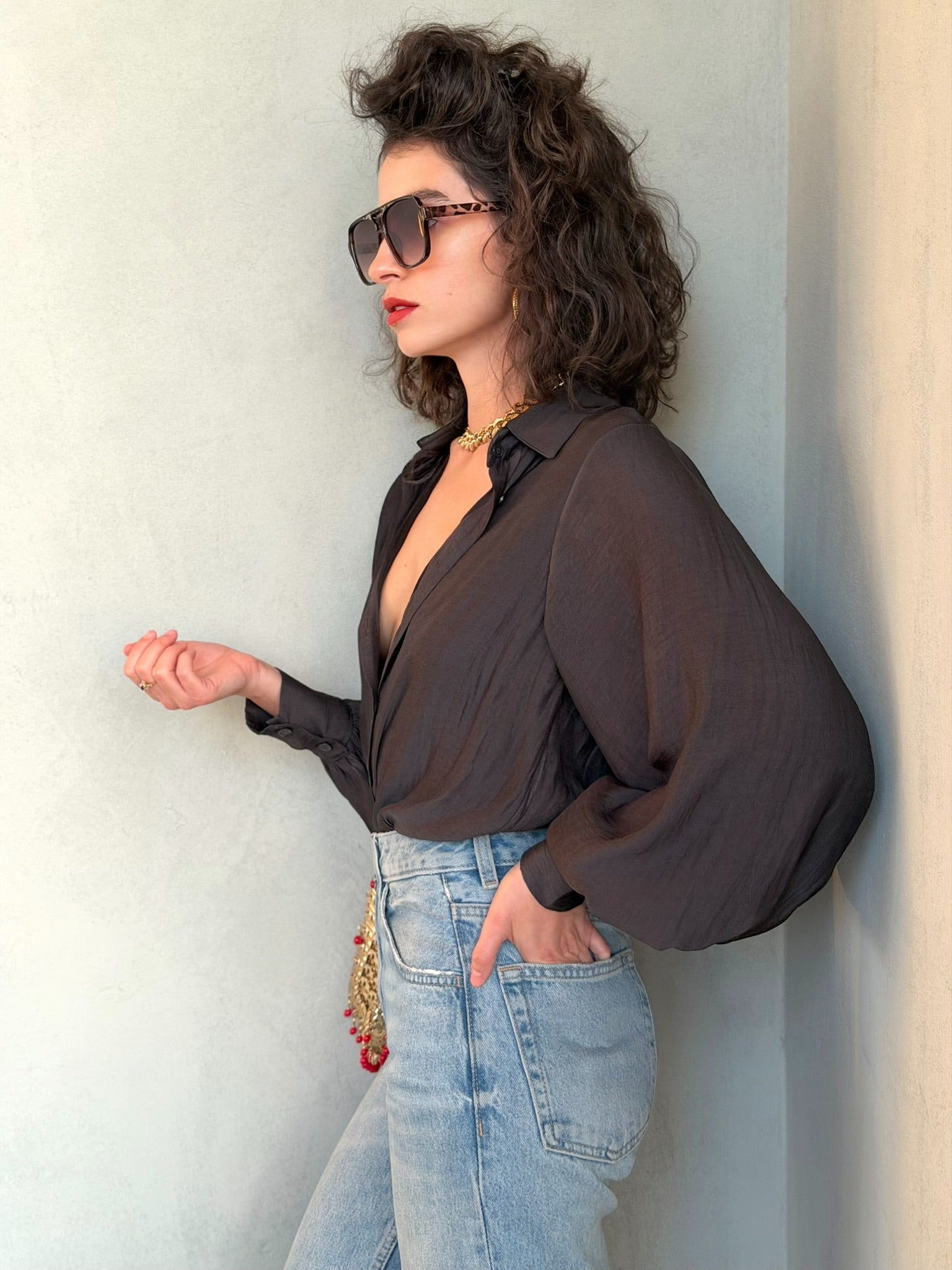 חולצת פריסיליה - שחור דהוי