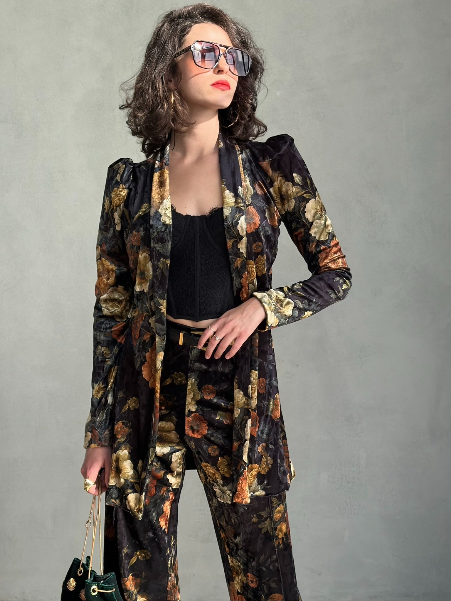 עליונית ברלין קטיפה - שחור פרחים ויקטוריאני