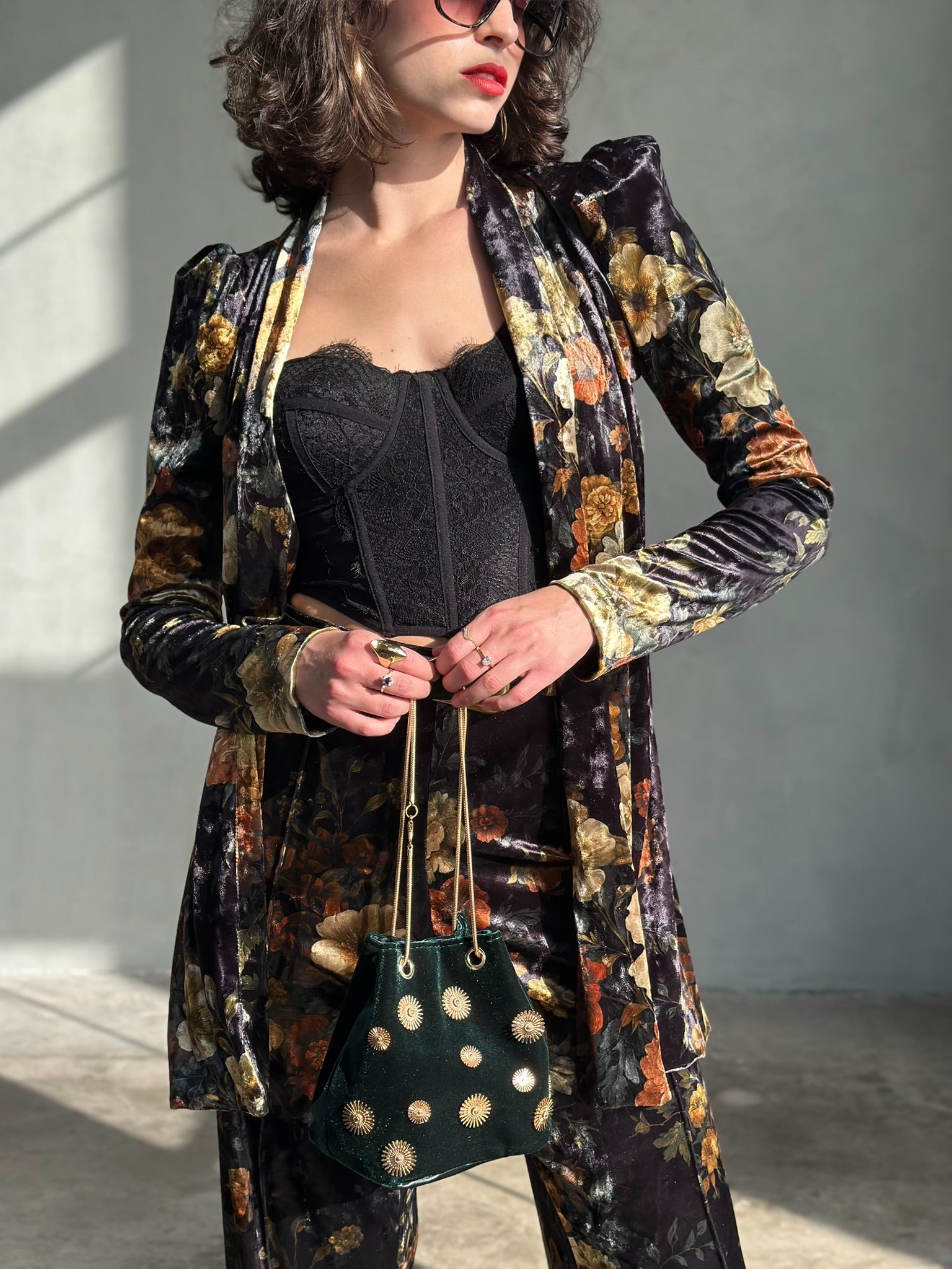 עליונית ברלין קטיפה - שחור פרחים ויקטוריאני