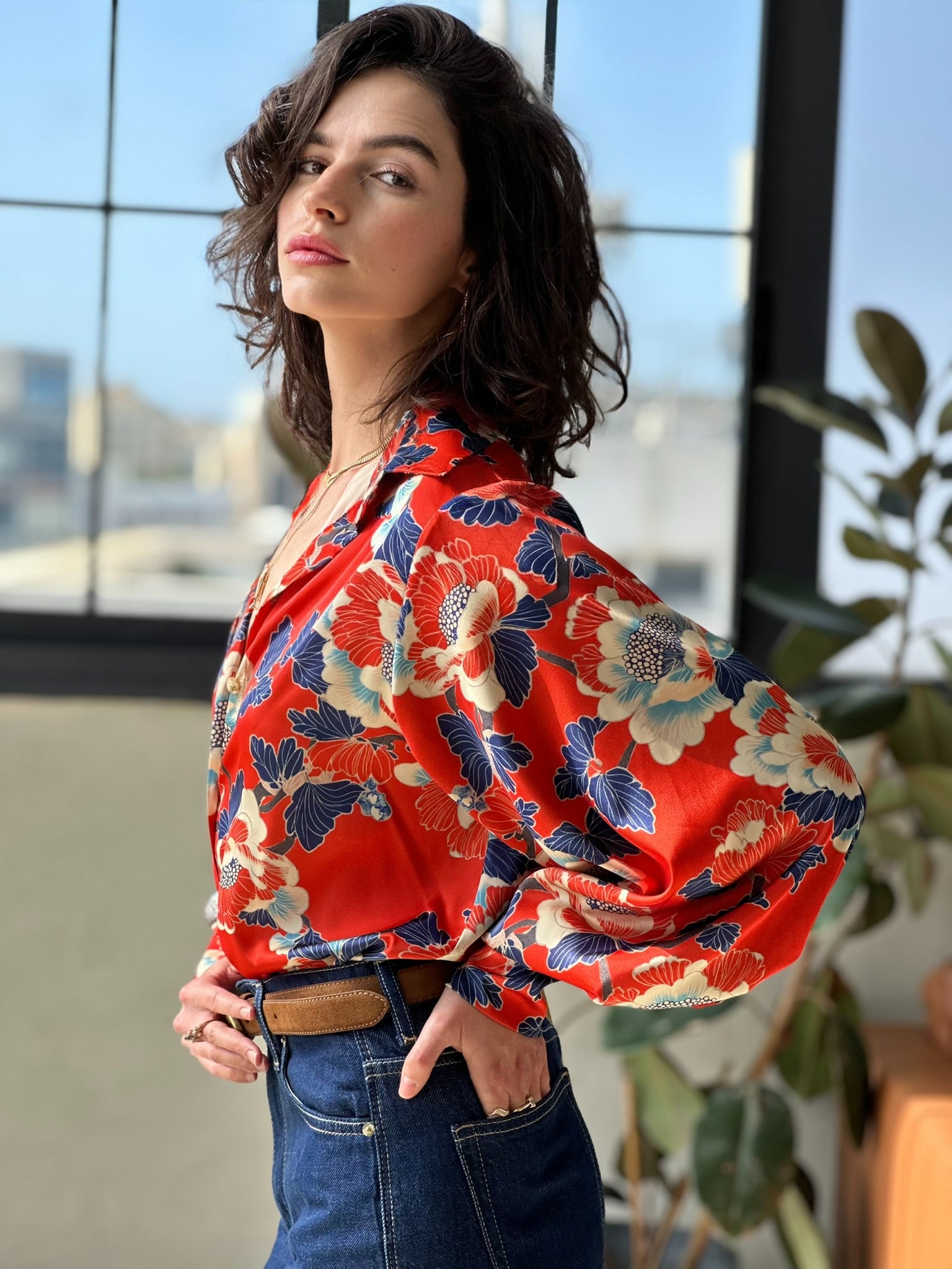 חולצת פריסיליה - אדום כתום פרחוני