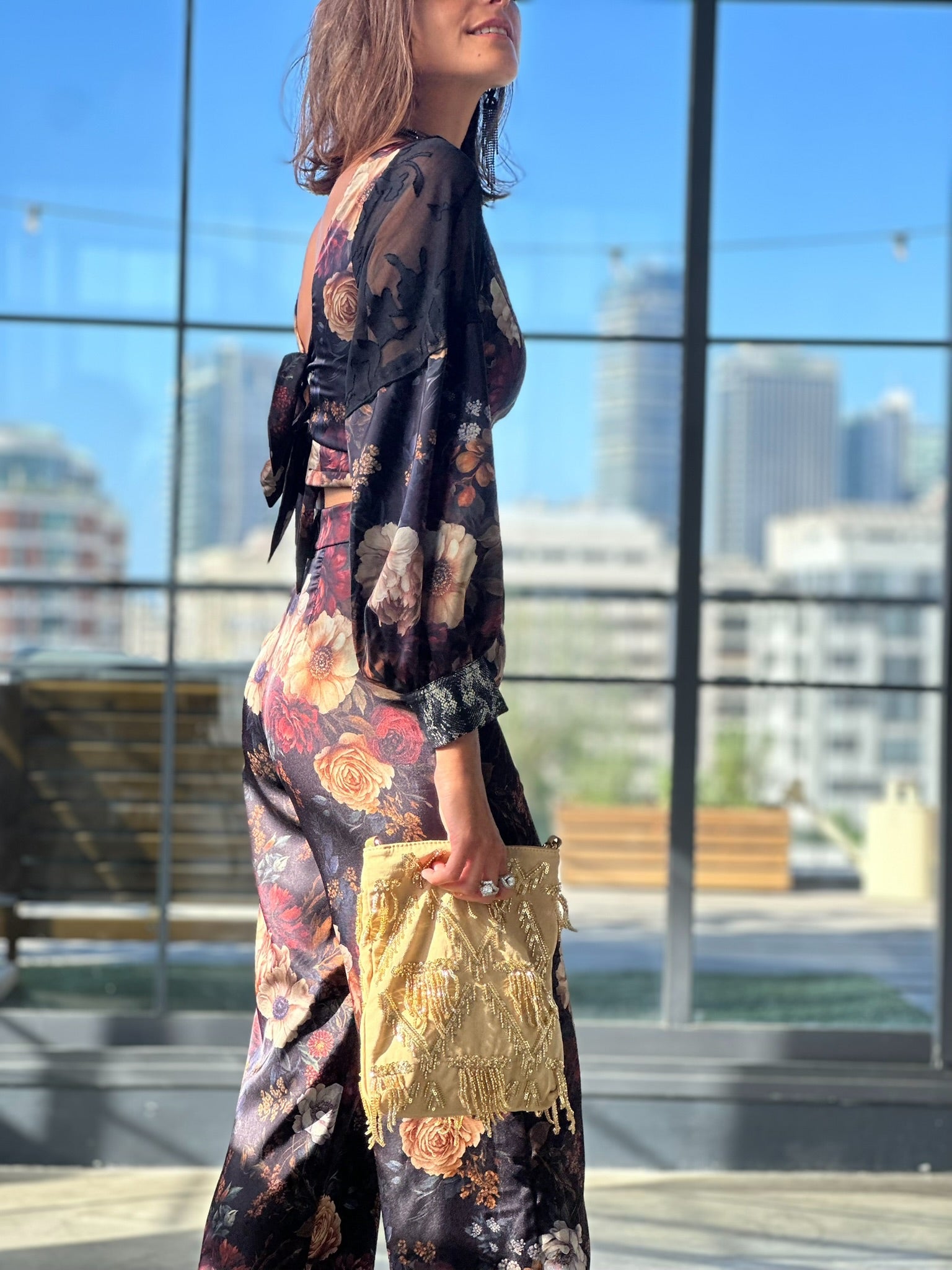 מכנסי ססילה - שחור פרחים ויקטוריאני