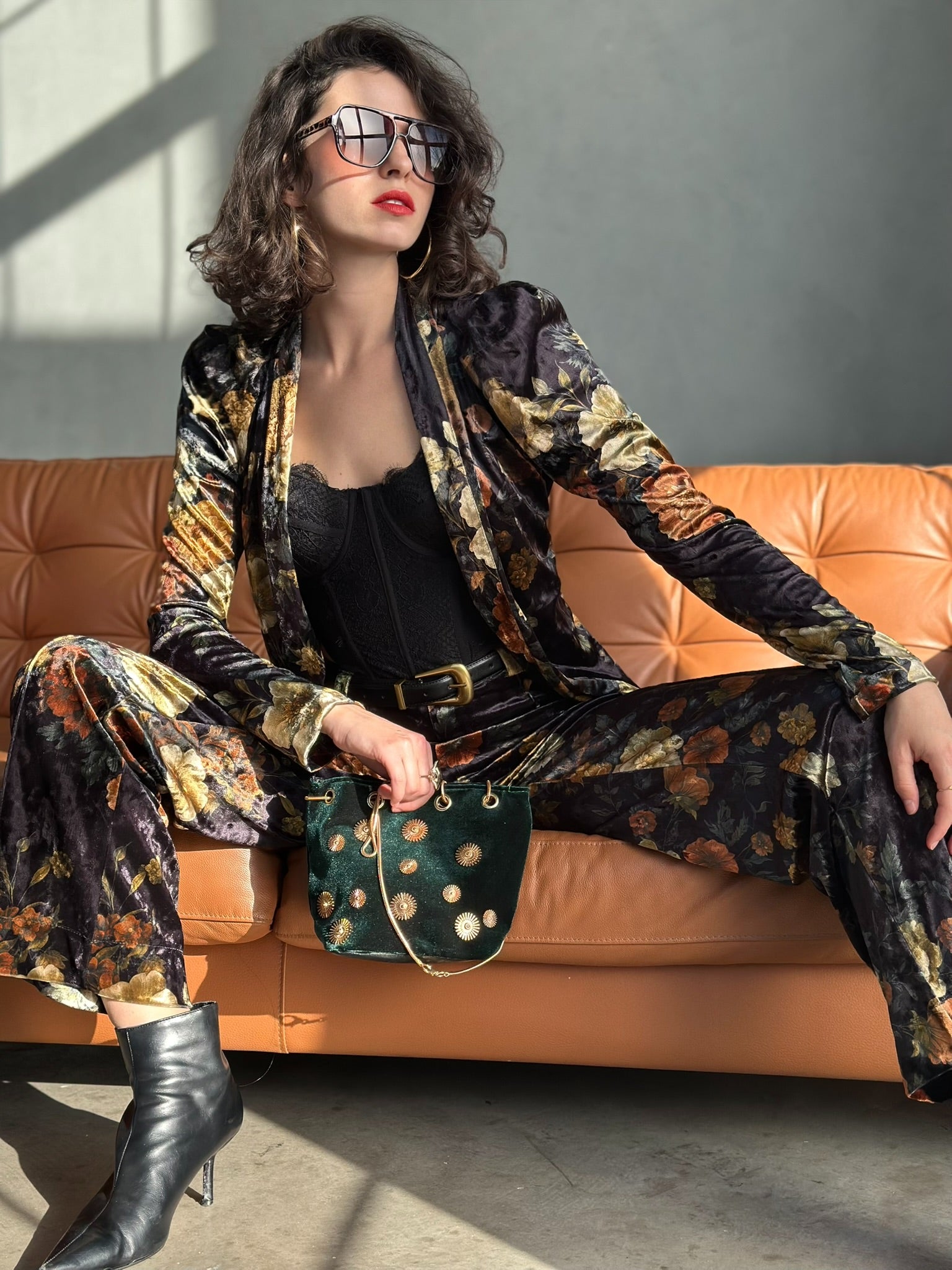 מכנסי ברלין - שחור פרחים ויקטוריאני