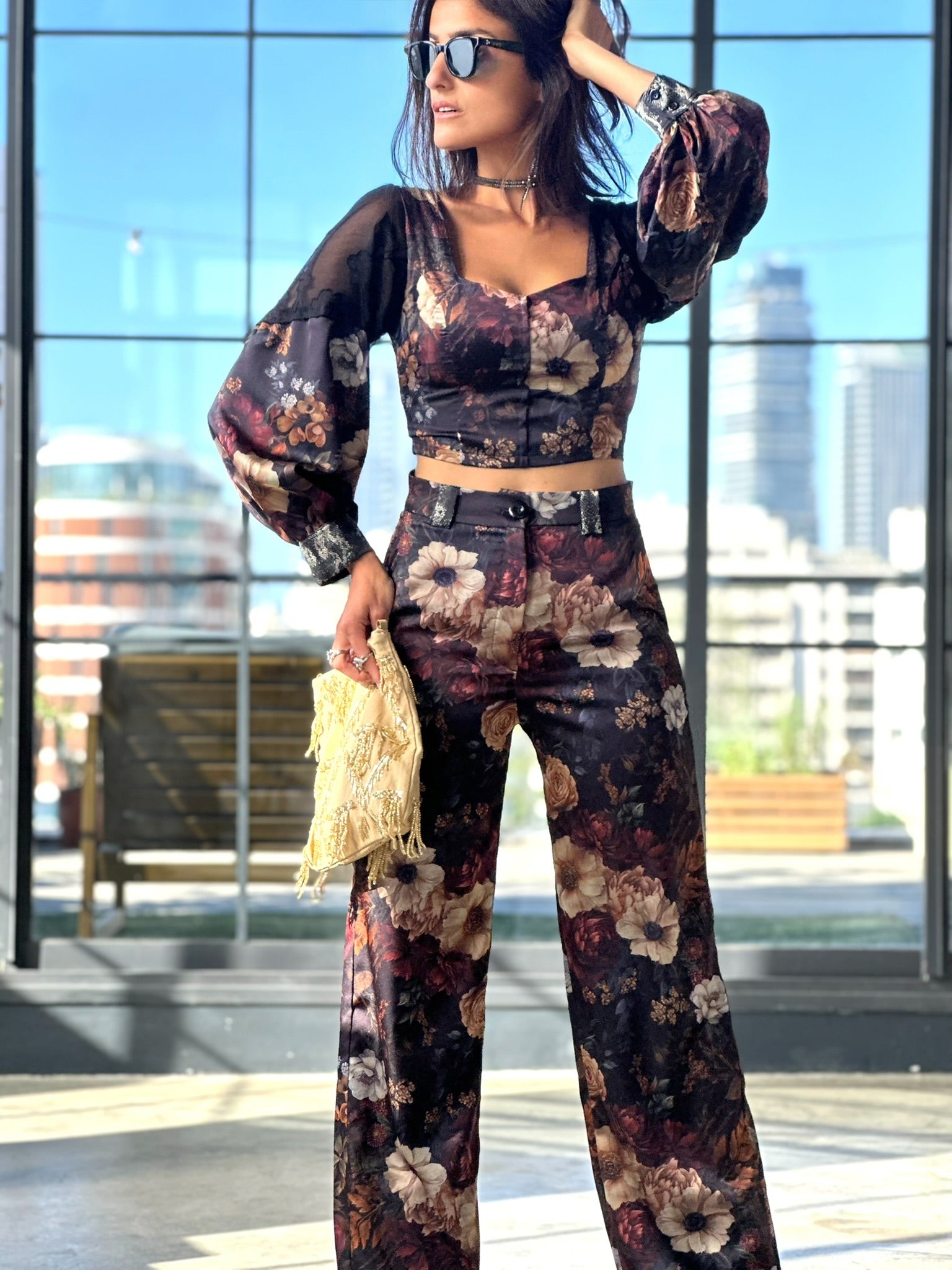 מכנסי ססילה - שחור פרחים ויקטוריאני