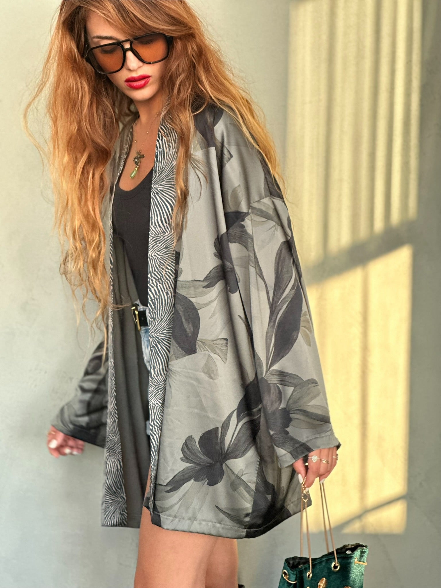 קימונו סאקורה - ירוק זית פרחים שחורים גדולים