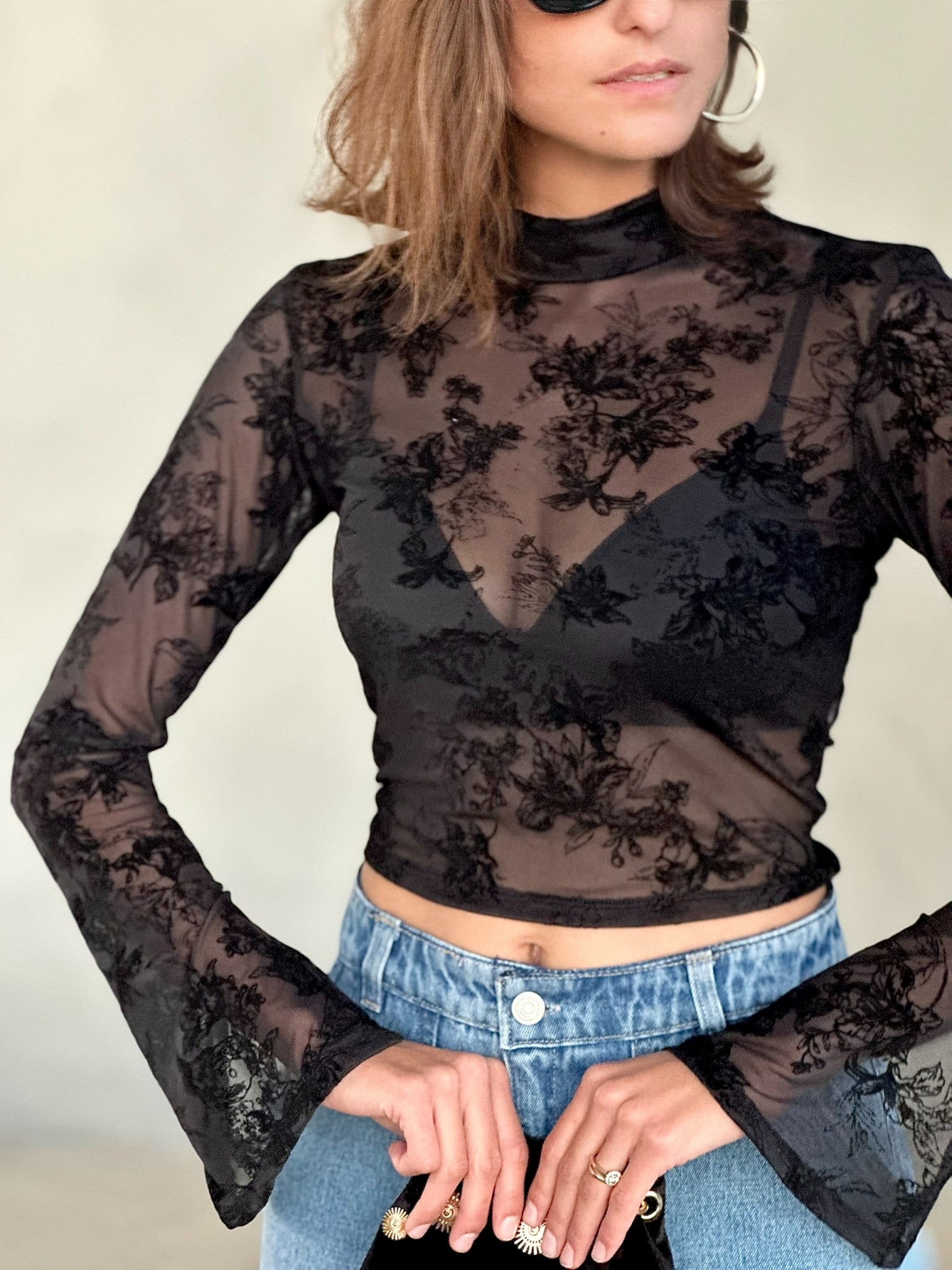 ניקה שחורה שקפקפה פרחי קטיפה