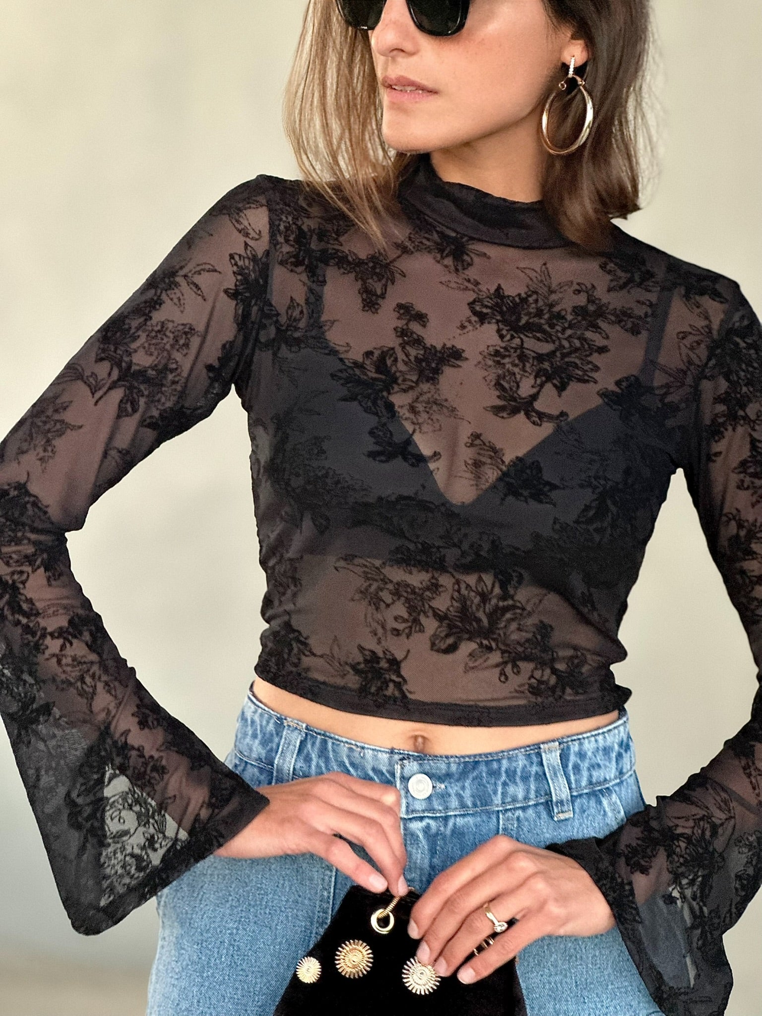 ניקה שחורה שקפקפה פרחי קטיפה