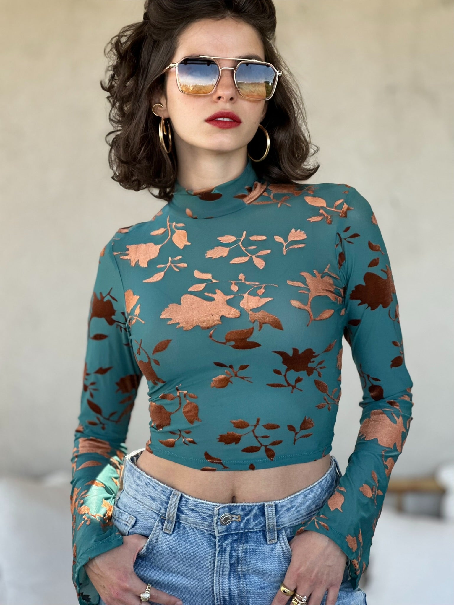 ניקה טורקיז וקטיפה חומה