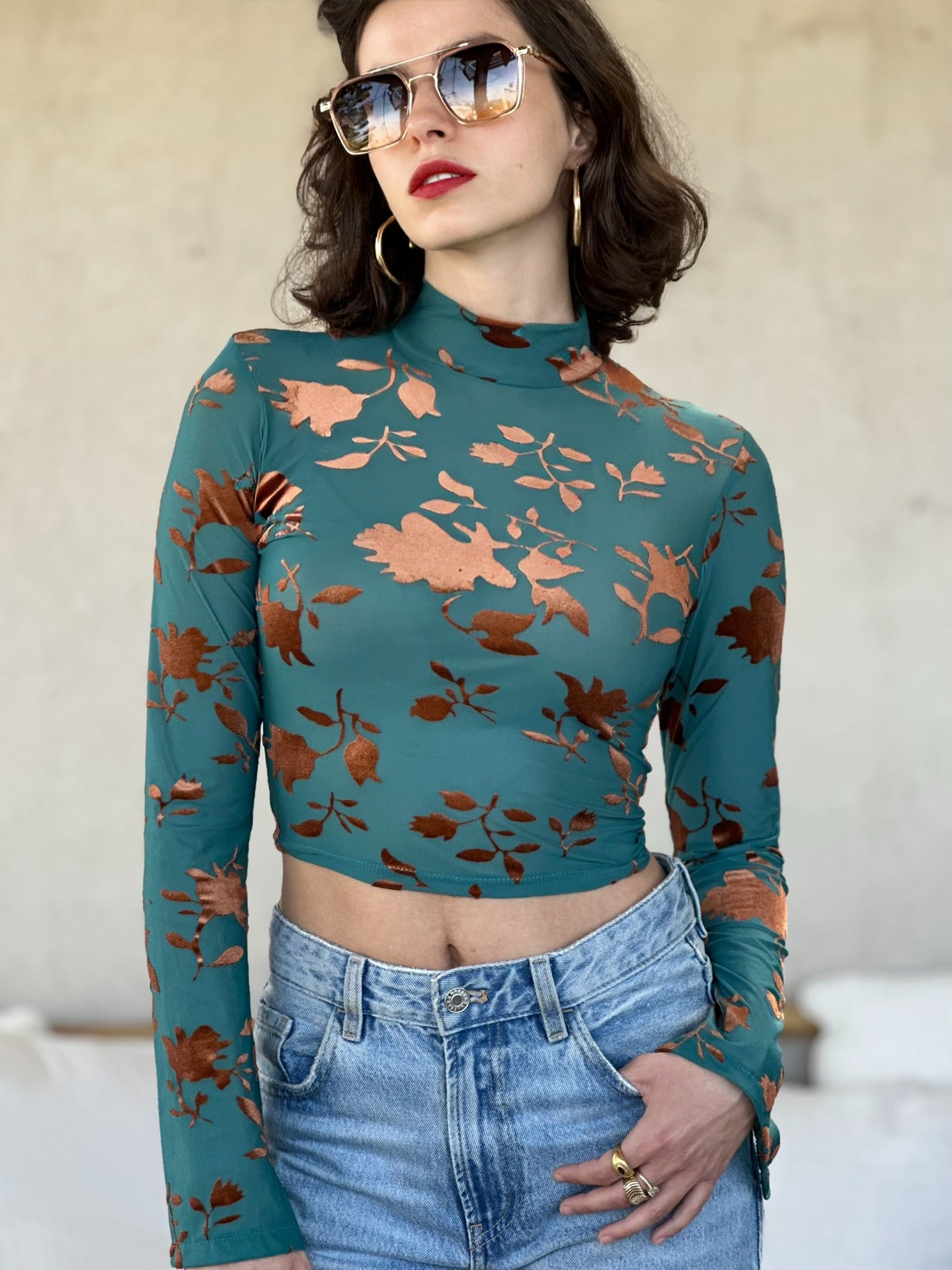 ניקה טורקיז וקטיפה חומה