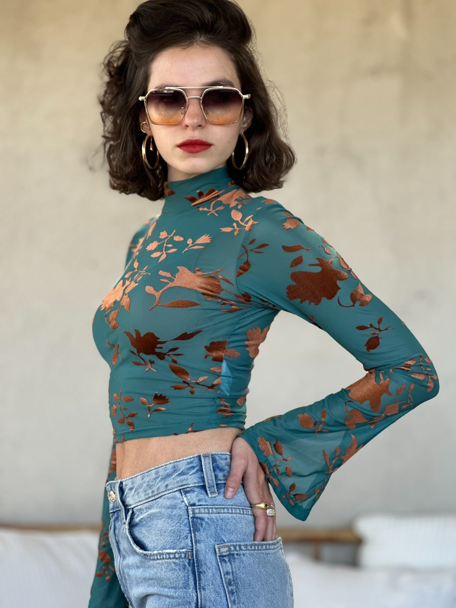 ניקה טורקיז וקטיפה חומה