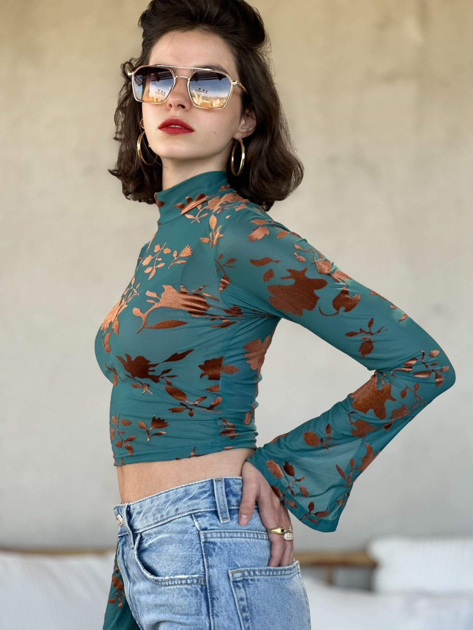 ניקה טורקיז וקטיפה חומה