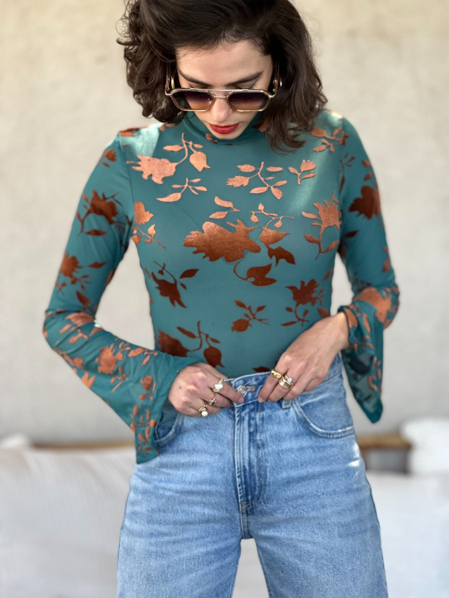 ניקה טורקיז וקטיפה חומה