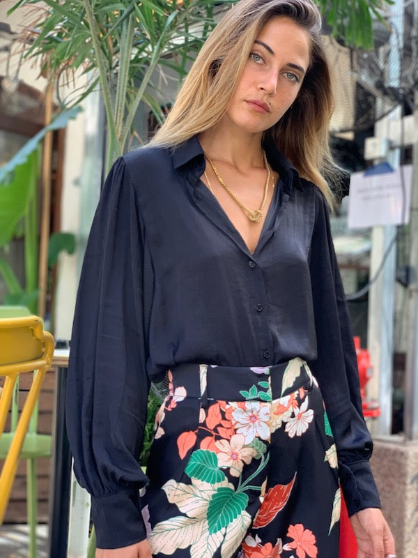 מכופתרת פריסיליה - שחורה