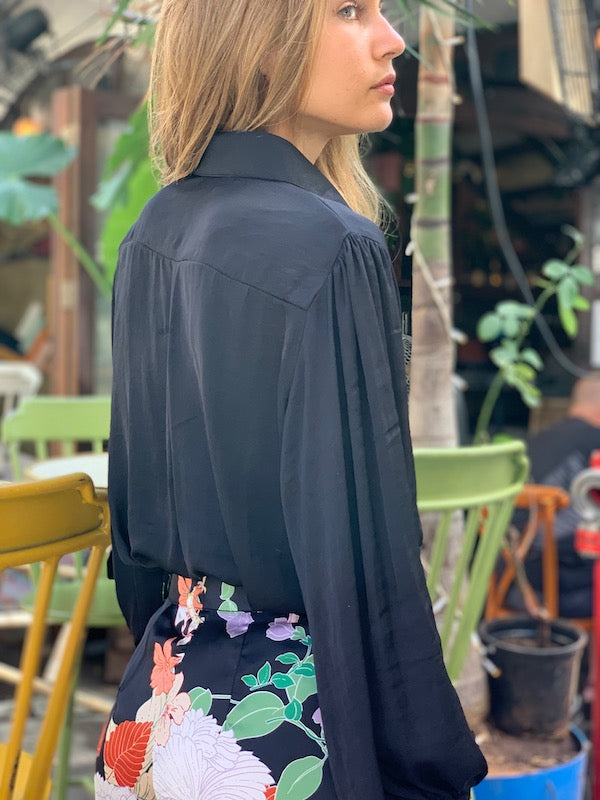 מכופתרת פריסיליה - שחורה