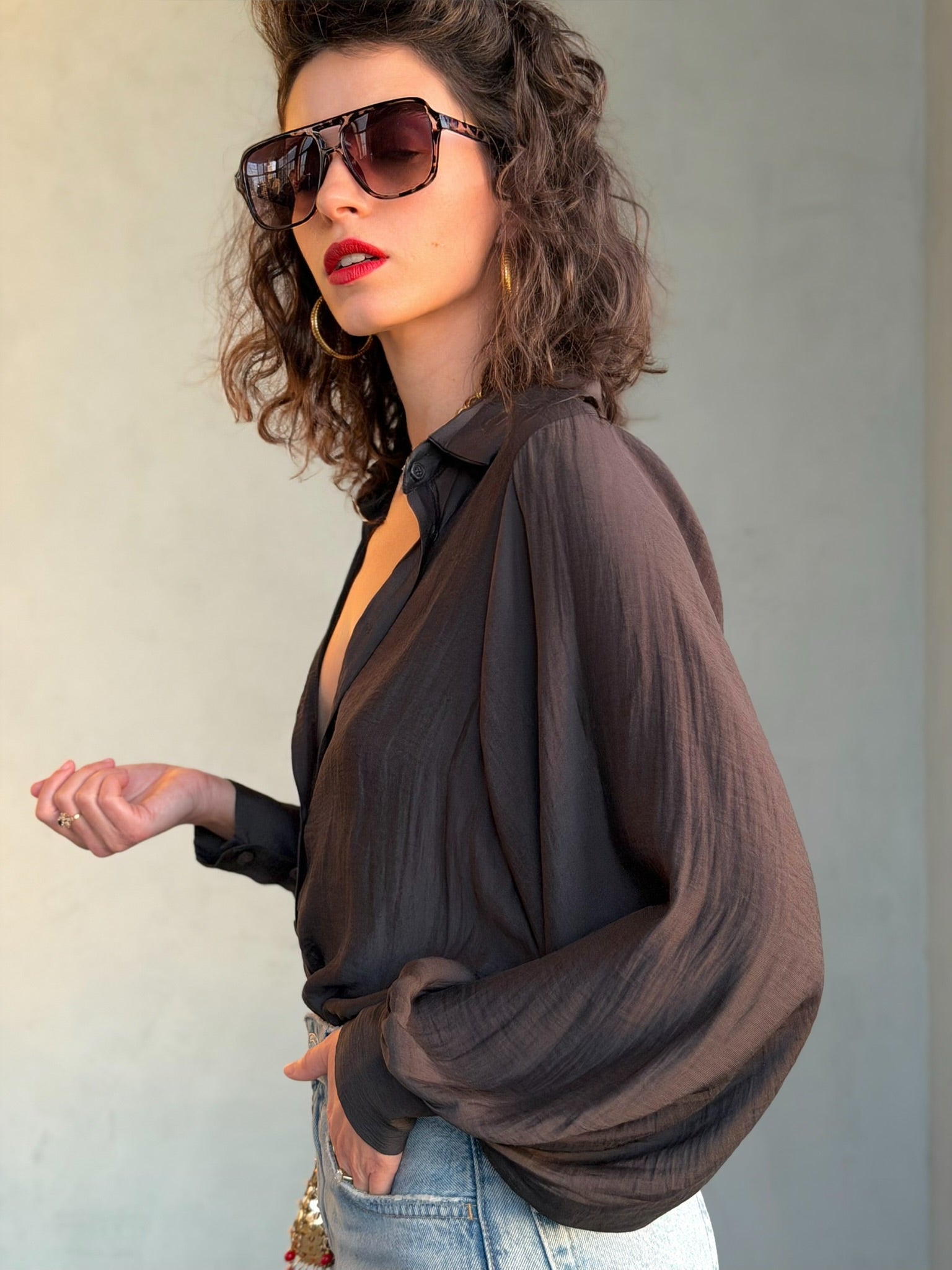 חולצת פריסיליה - שחור דהוי