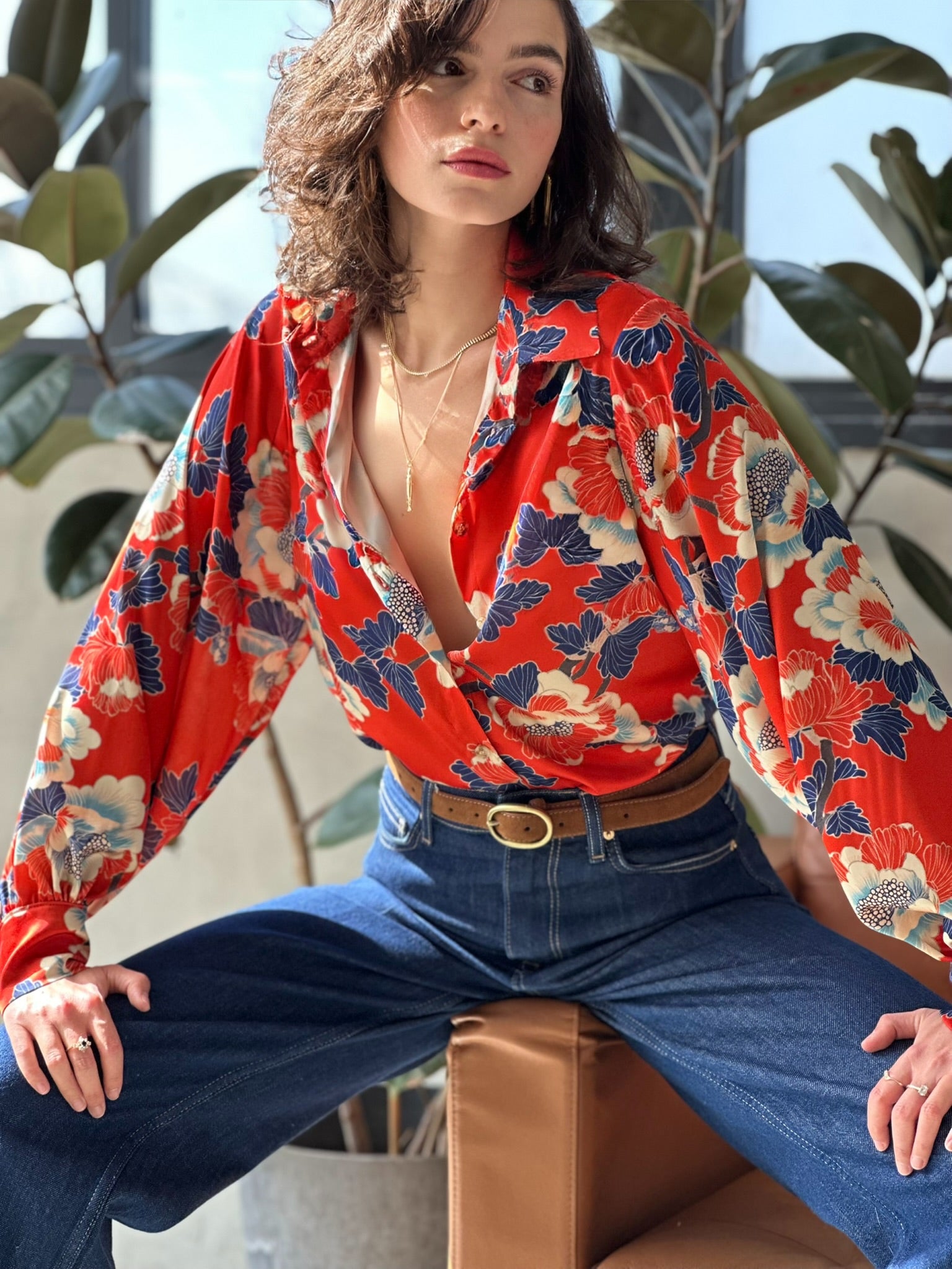 חולצת פריסיליה - אדום כתום פרחוני