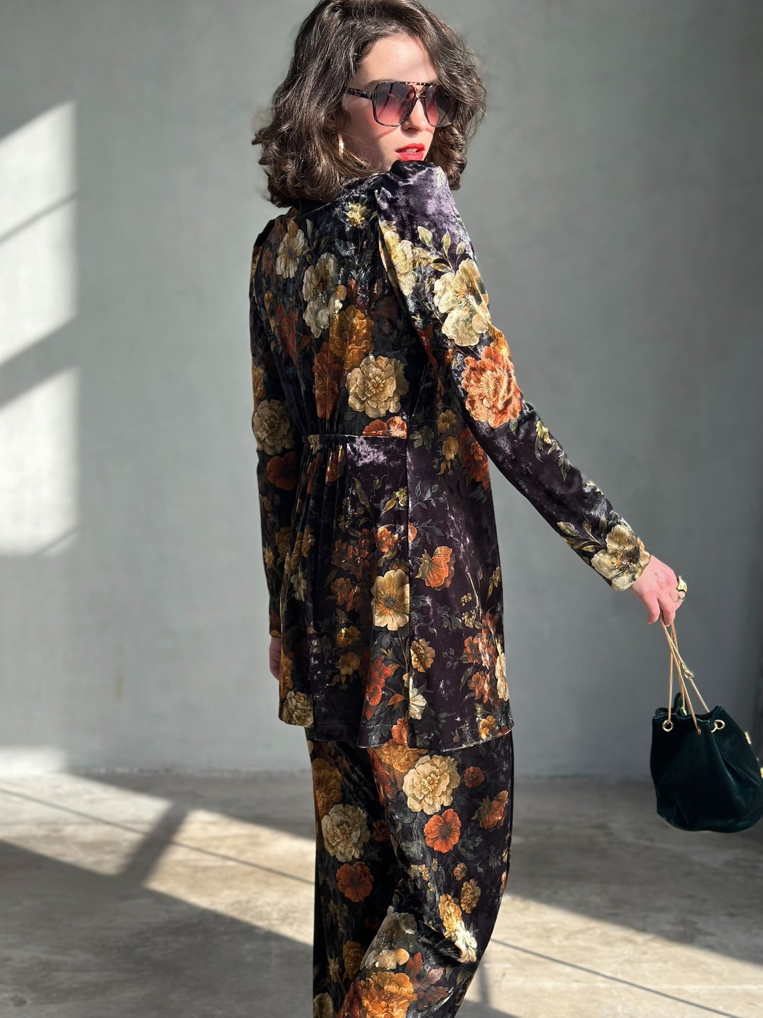 עליונית ברלין קטיפה - שחור פרחים ויקטוריאני