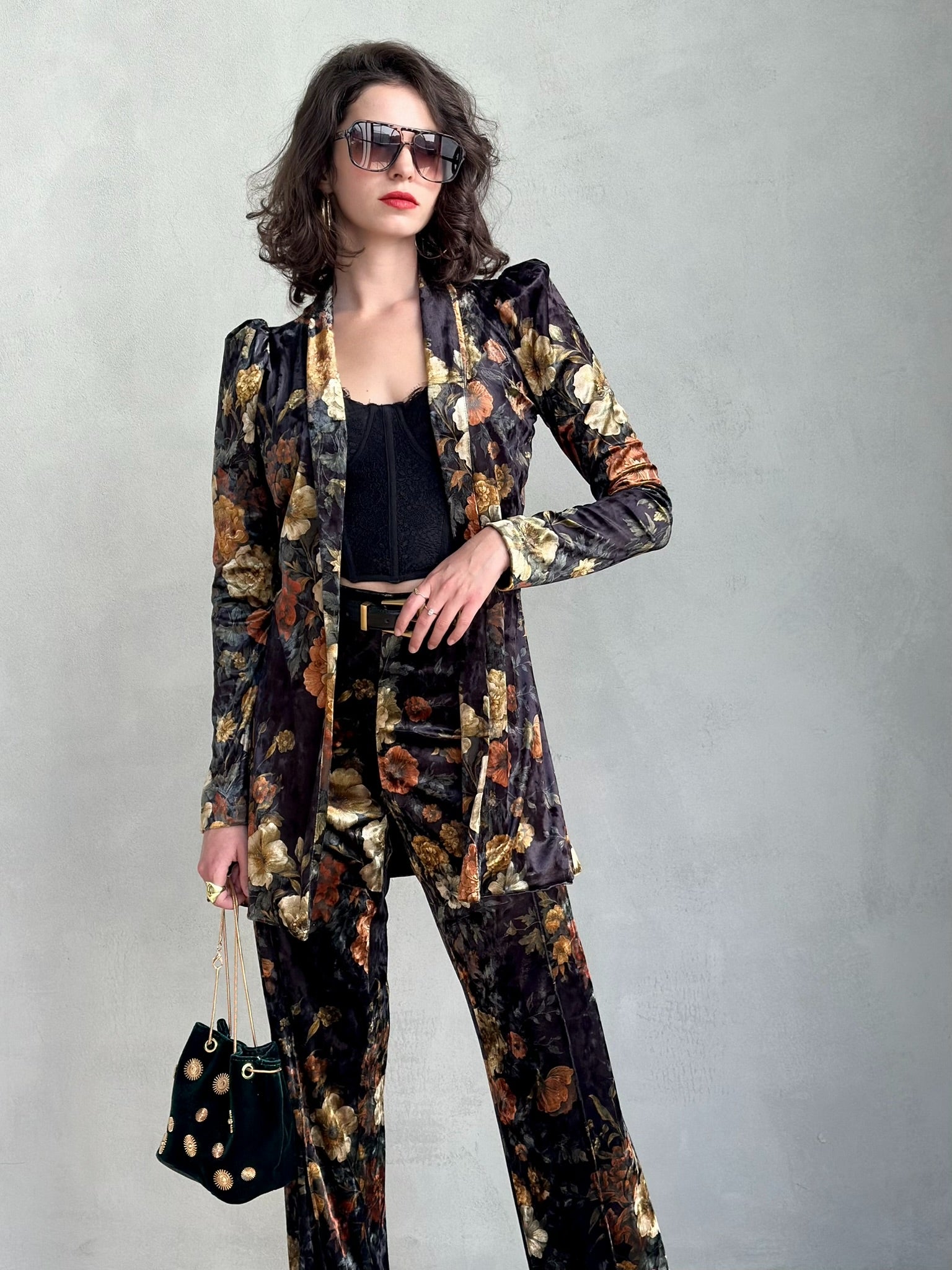 עליונית ברלין קטיפה - שחור פרחים ויקטוריאני