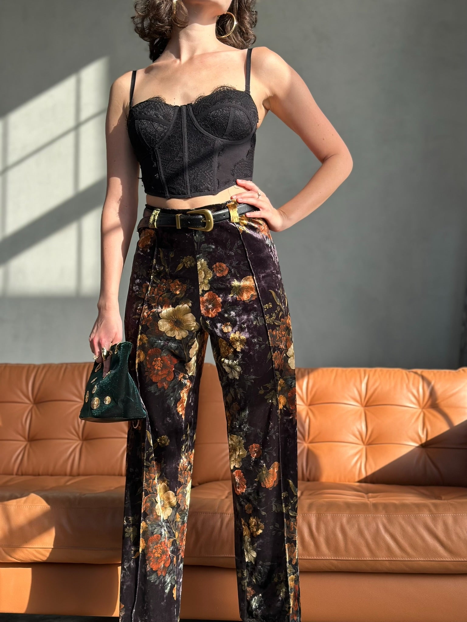 מכנסי ברלין - שחור פרחים ויקטוריאני